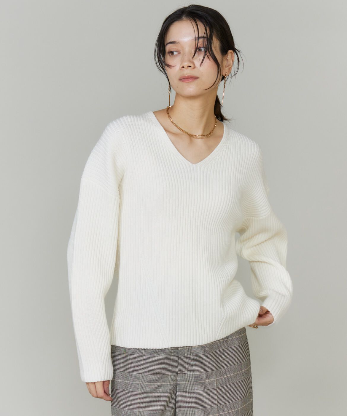 INED「《大きいサイズ》Vネックプルオーバーニット」|ニット・セーター|