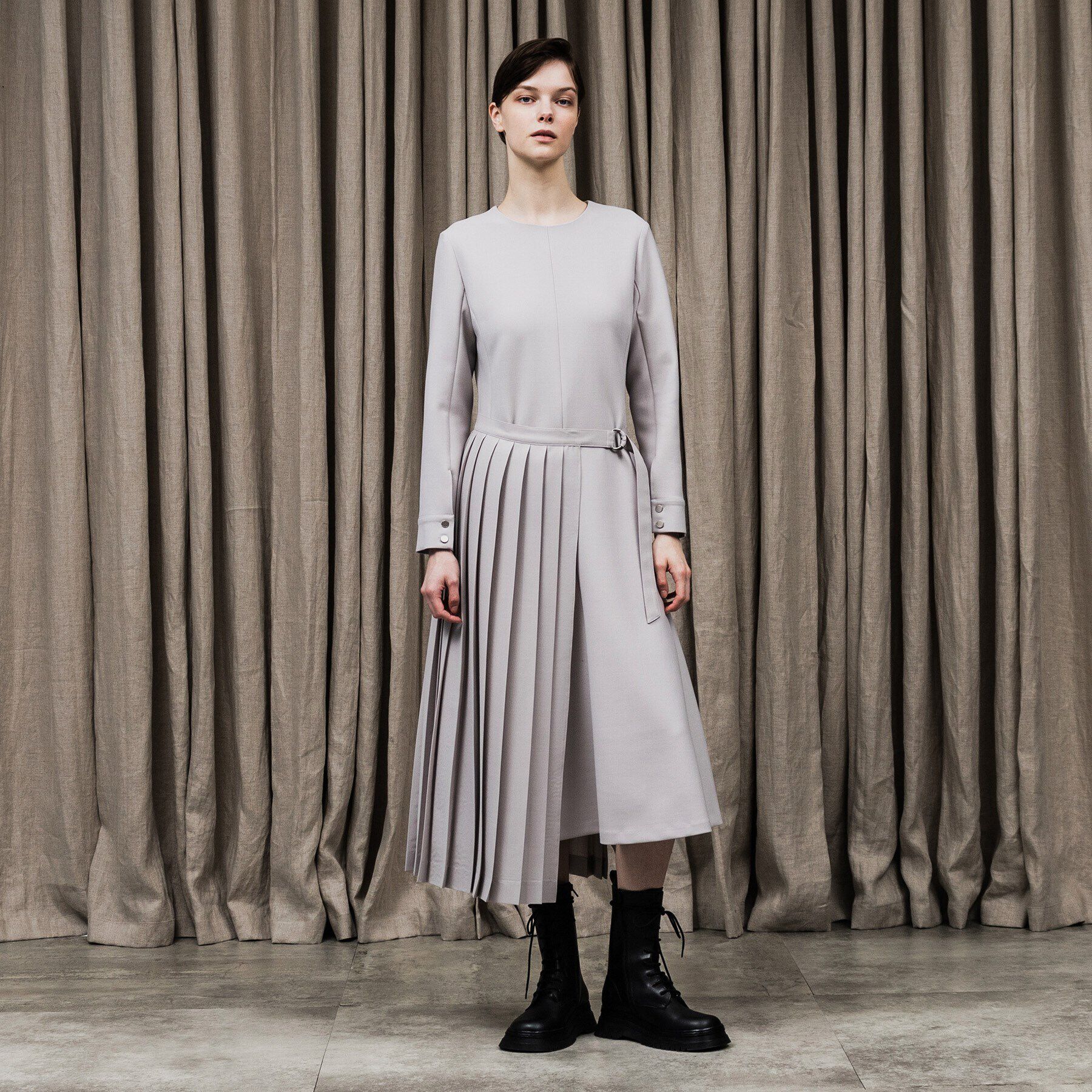 UNTITLED「シルキーダブルクロスワンピース」|ワンピース|ライトグレー(011