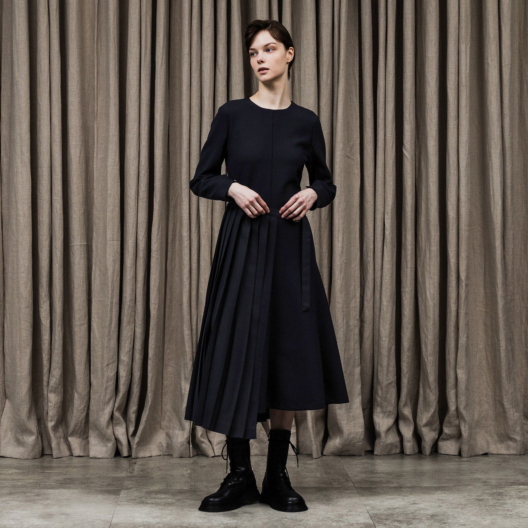 UNTITLED「シルキーダブルクロスワンピース」|ワンピース|ネイビー(093)