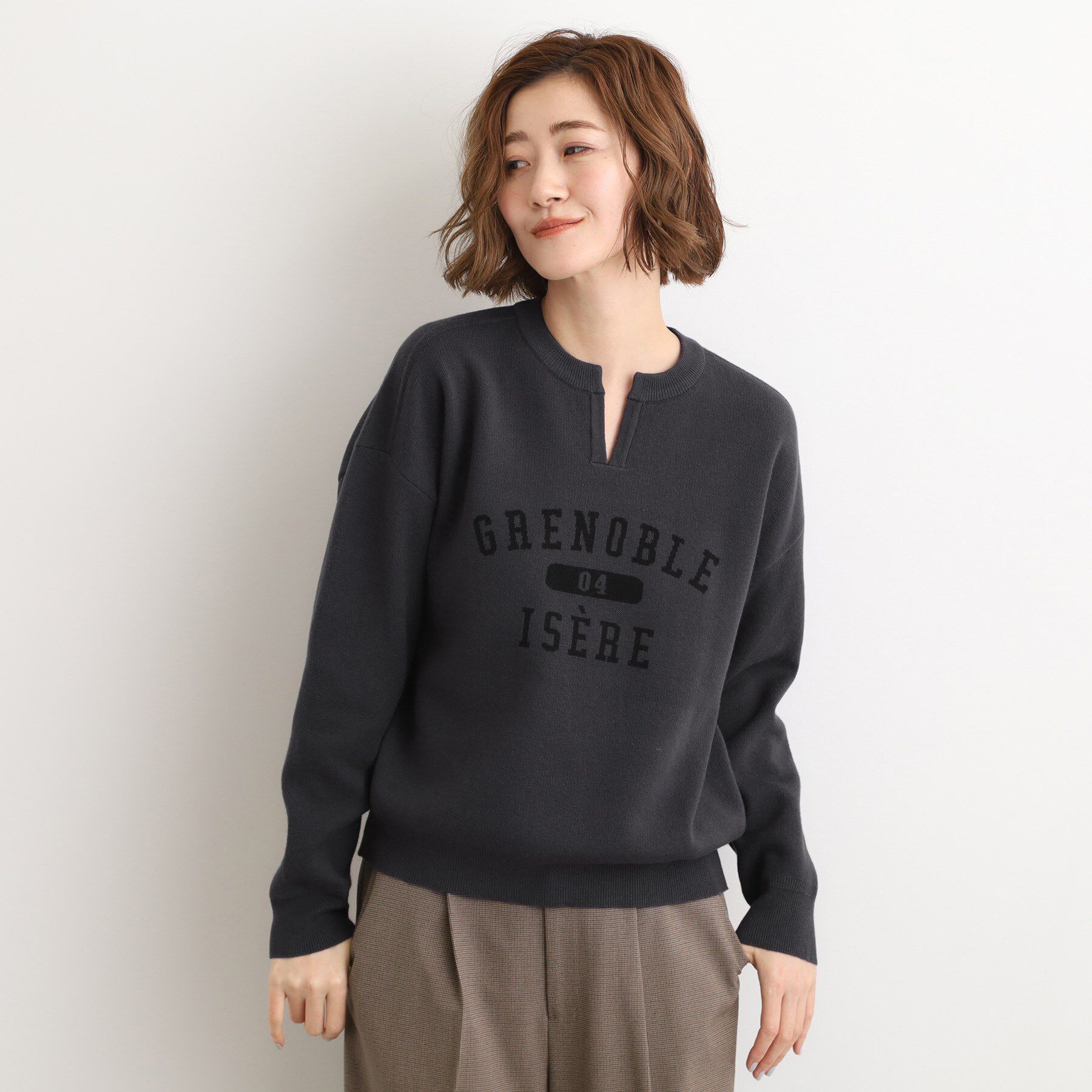 grove「カレッジロゴキーネックニット」|ニット・セーター|チャコールグレー(0