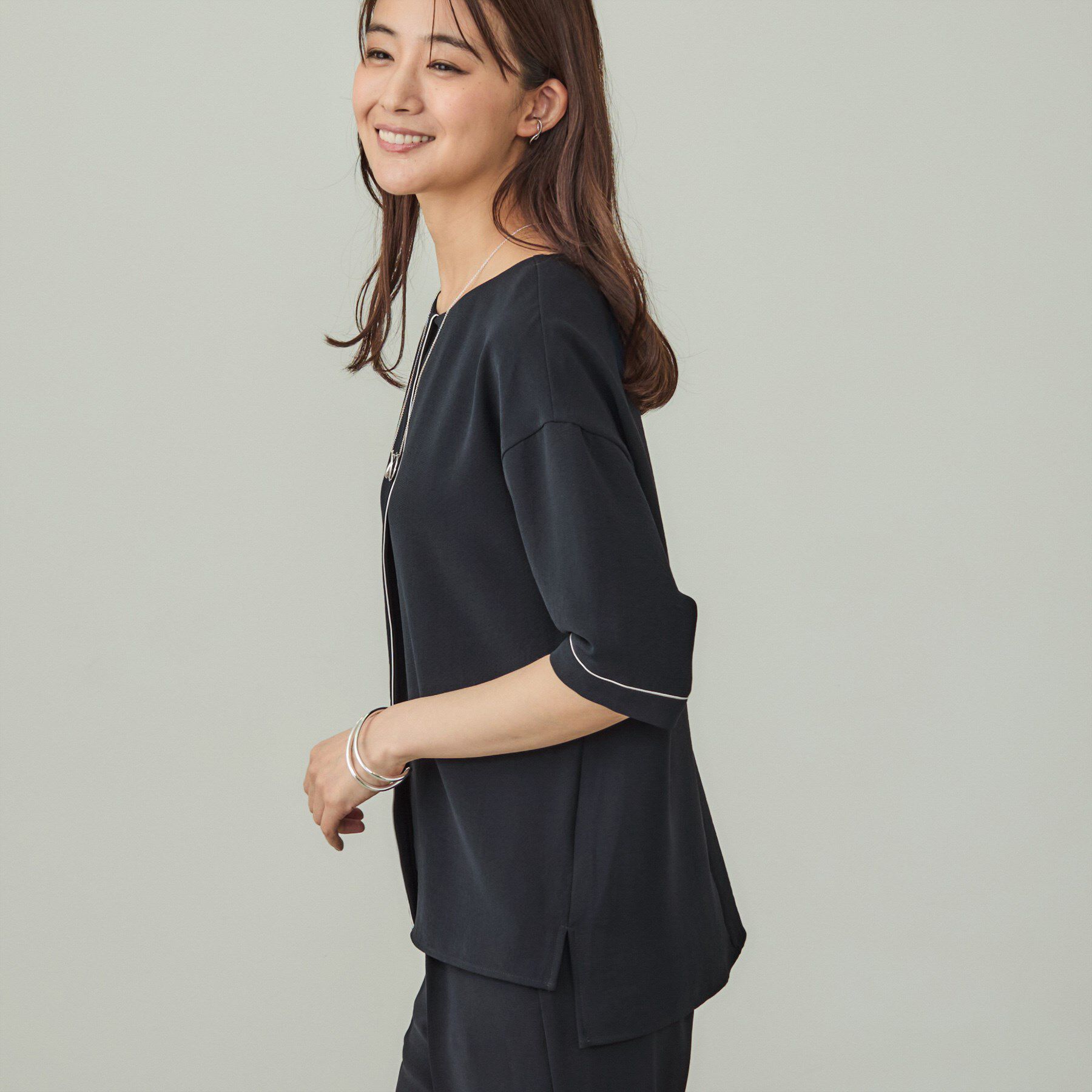 INDIVI「【UVケア／吸水速乾】サテンラインブラウス」|シャツ・ブラウス|