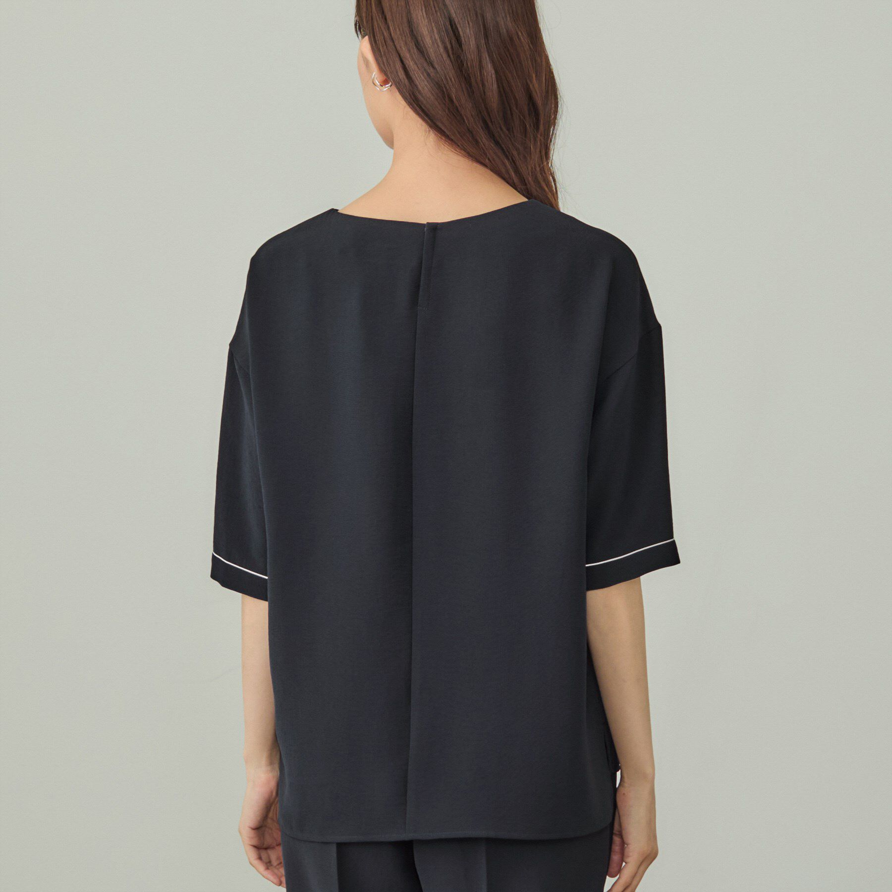 INDIVI「【UVケア／吸水速乾】サテンラインブラウス」|シャツ・ブラウス|