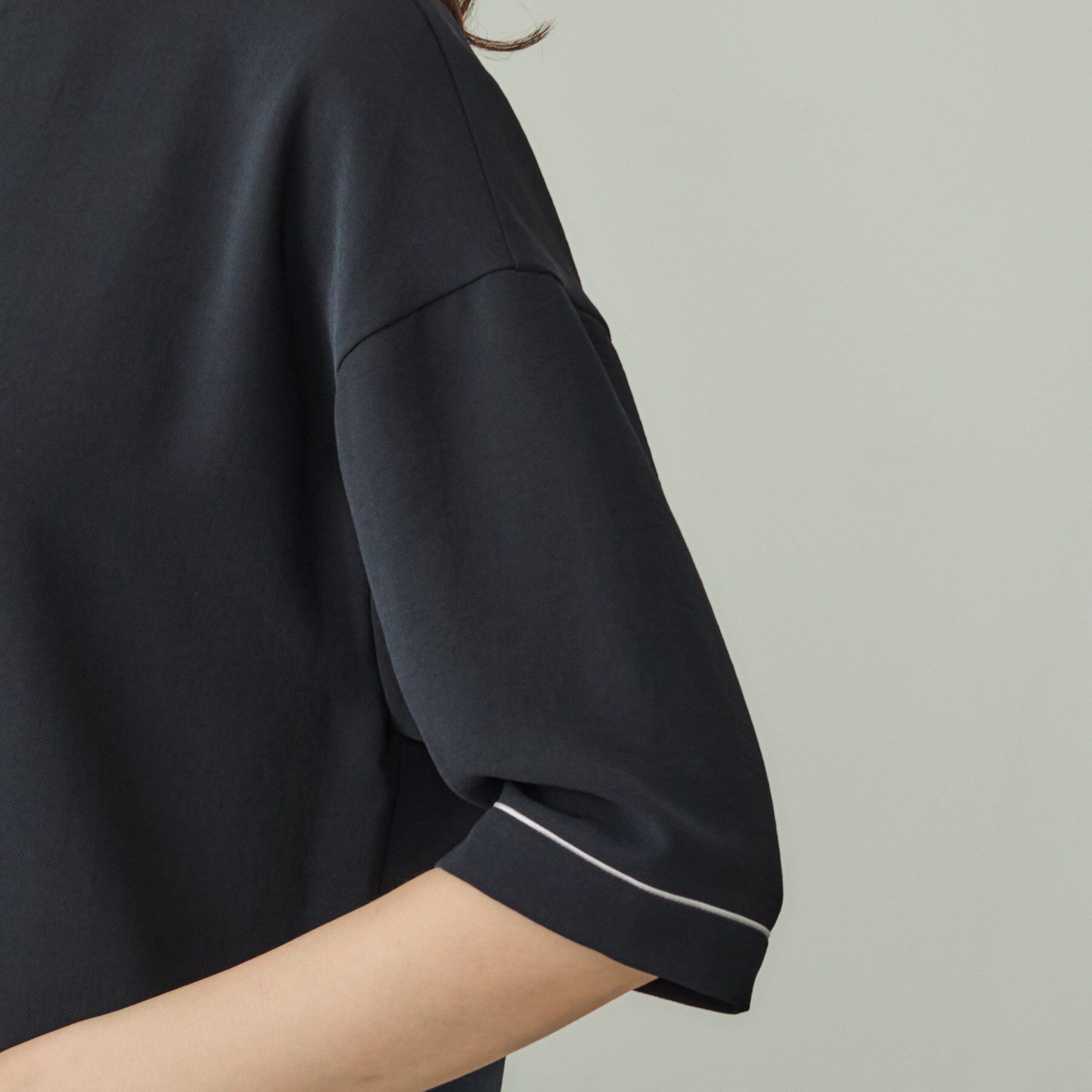 INDIVI「【UVケア／吸水速乾】サテンラインブラウス」|シャツ・ブラウス|