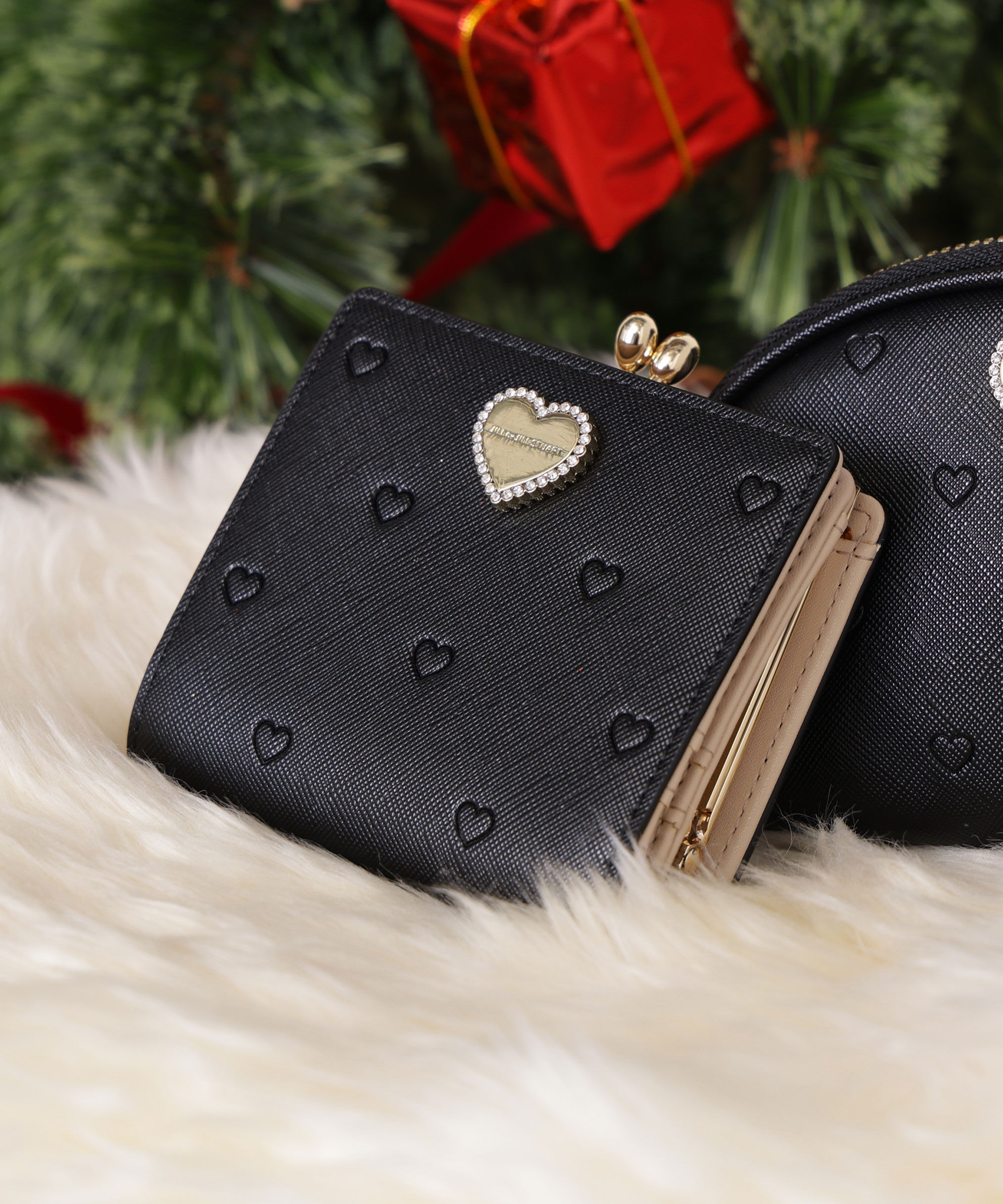  「エンボスハートがま口ウォレット」|財布|ブラック