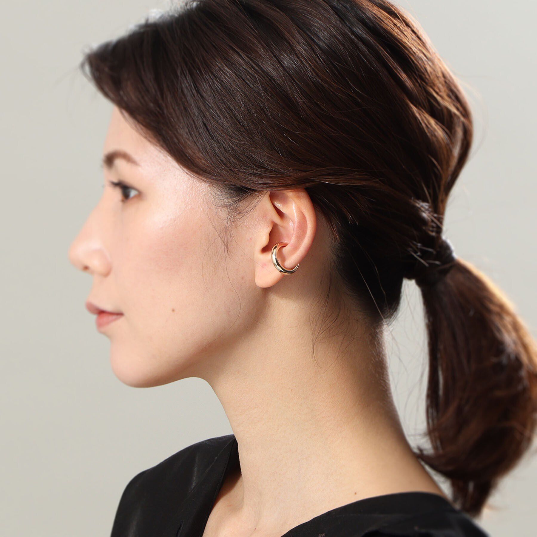 COCOSHNIK「K10丸線ボリューム イヤーカフ中」|イヤリング|