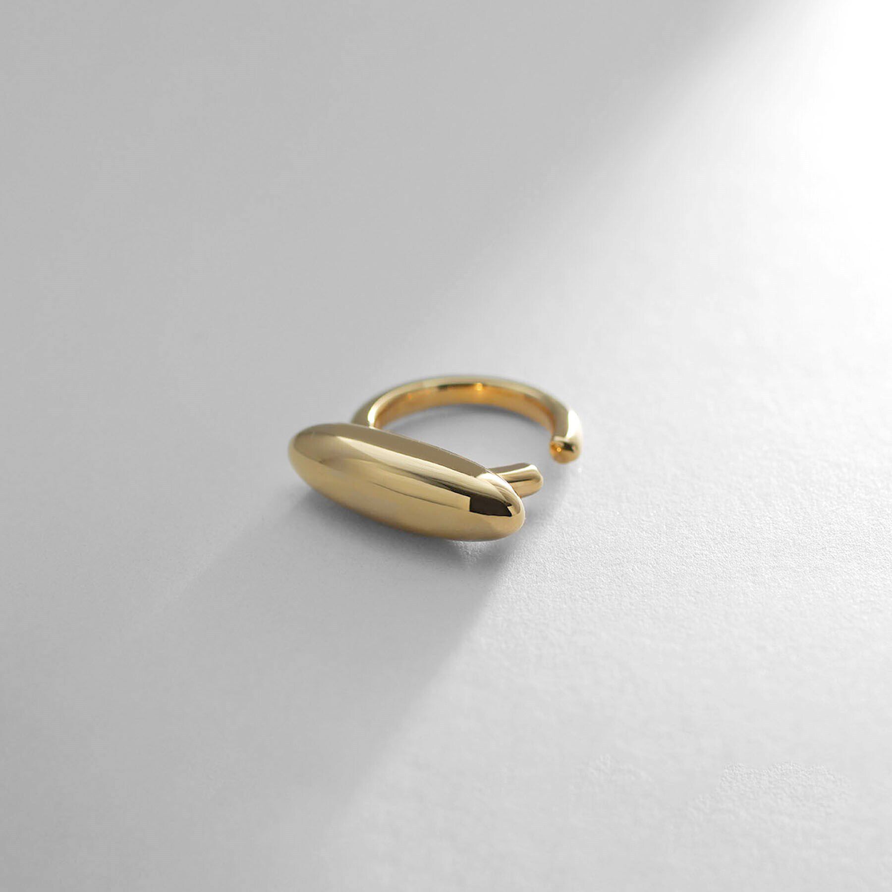 COCOSHNIK ONKITSCH「シルバー オーバルモチーフ ラージイヤーカフ GP」|イヤリング|