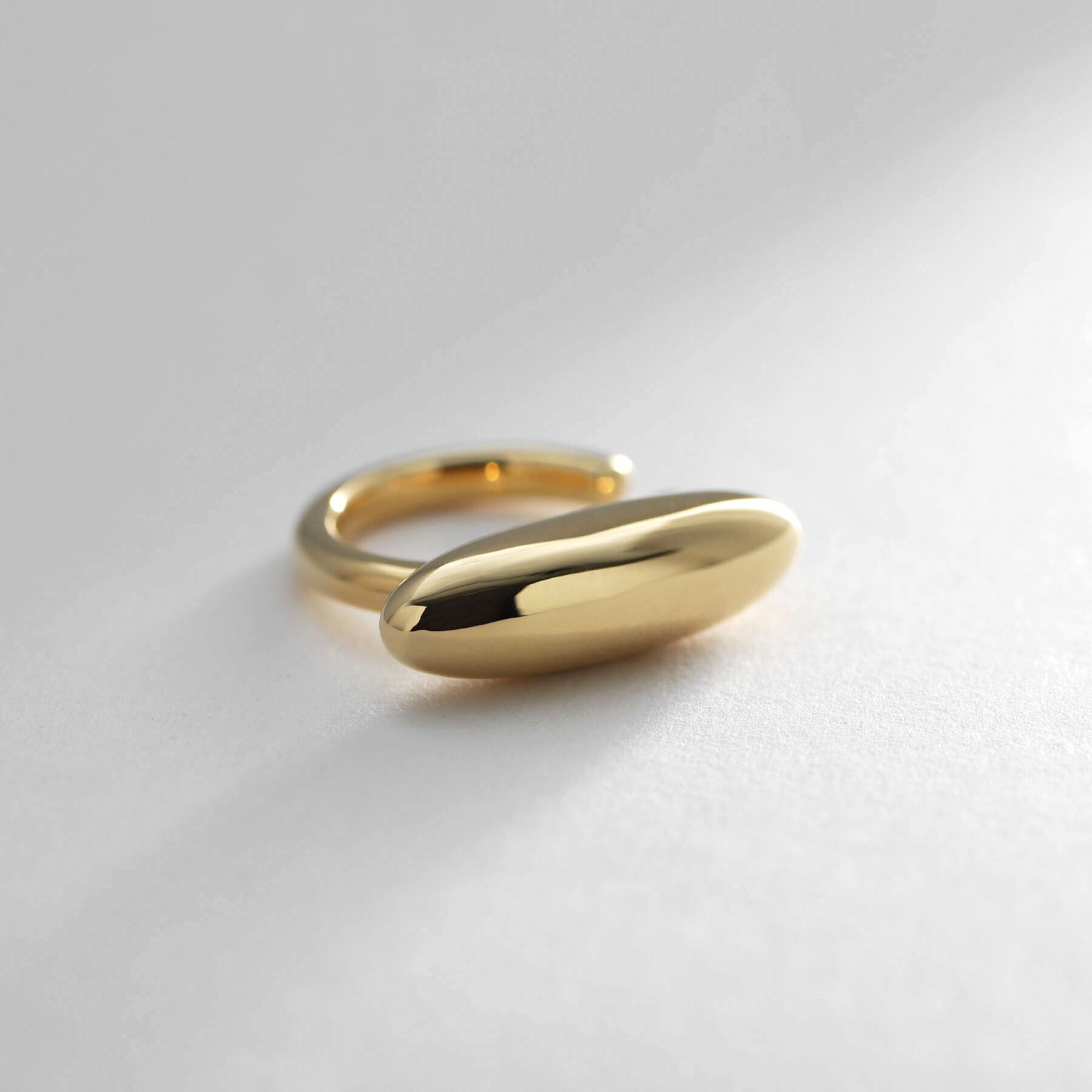 COCOSHNIK ONKITSCH「シルバー オーバルモチーフ ラージイヤーカフ GP」|イヤリング|