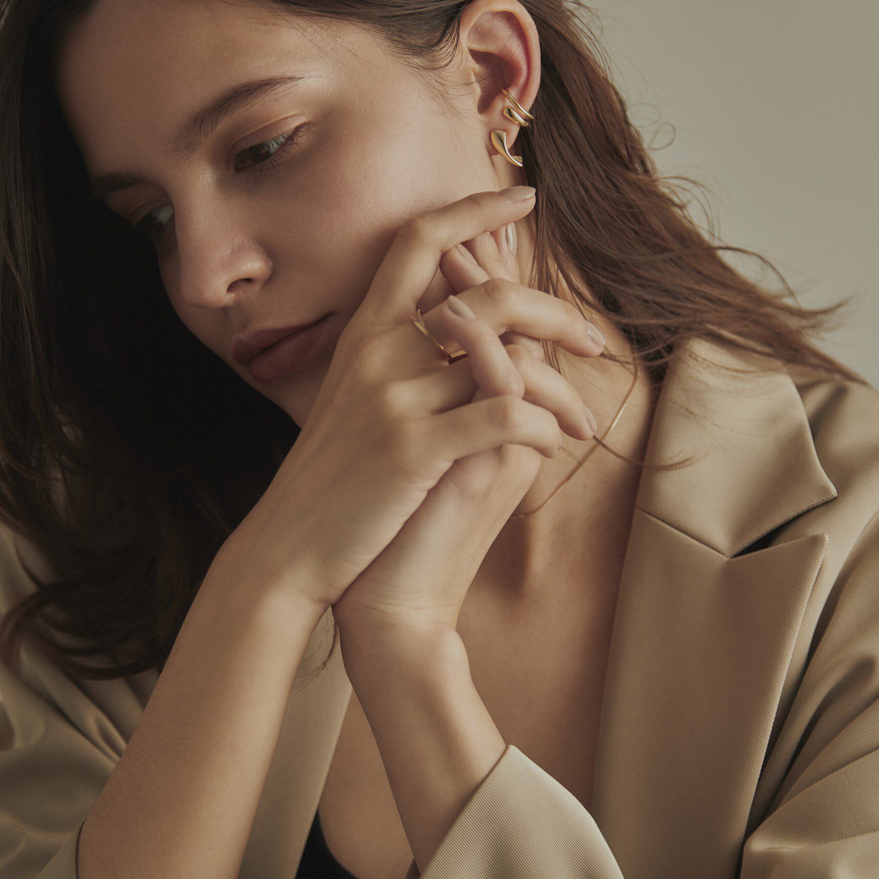 COCOSHNIK「K10ニュアンスブランチ イヤーカフ」|イヤリング|