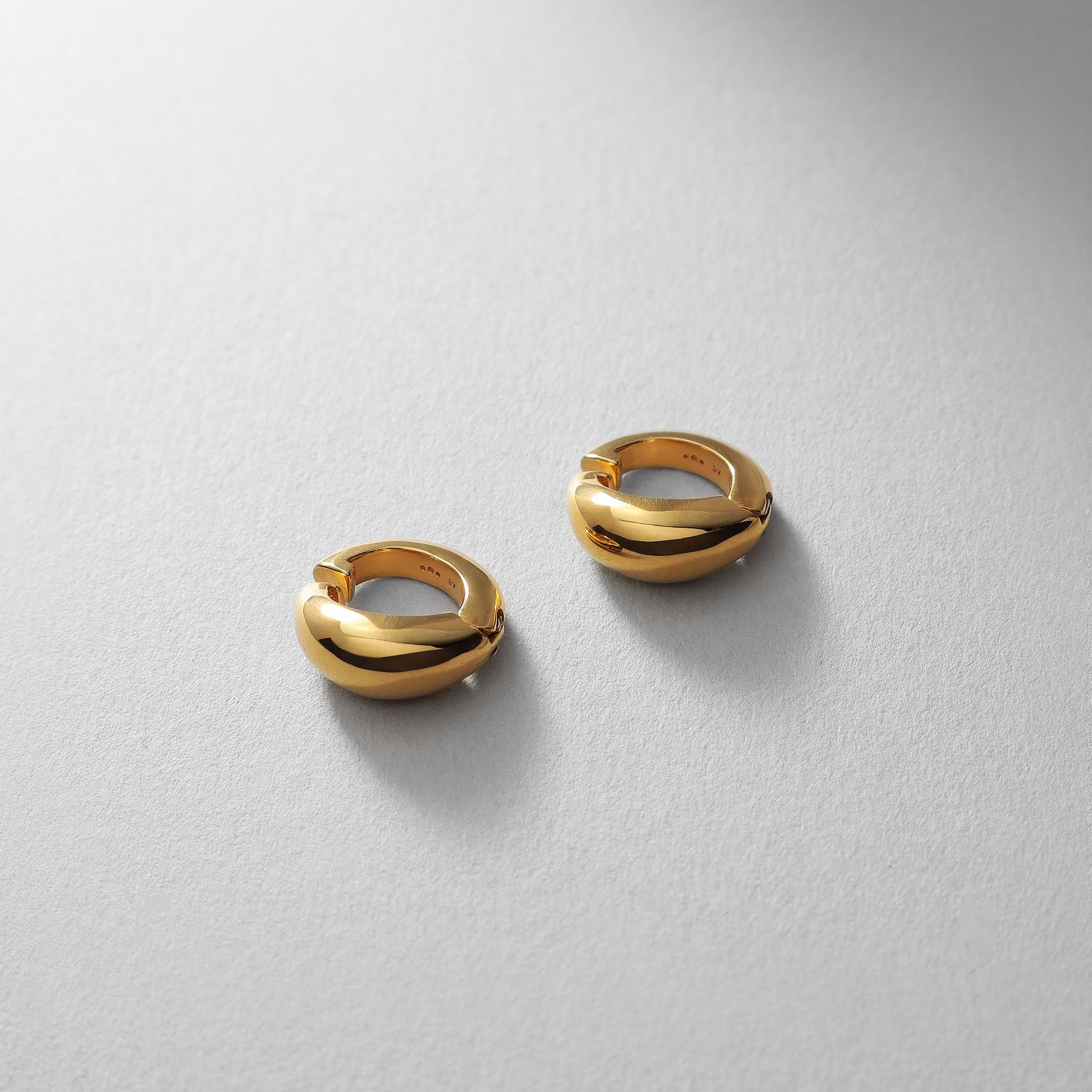 COCOSHNIK ONKITSCH「シルバー ハギーイヤリング マーキス GP」|イヤリング|ゴールド(600)