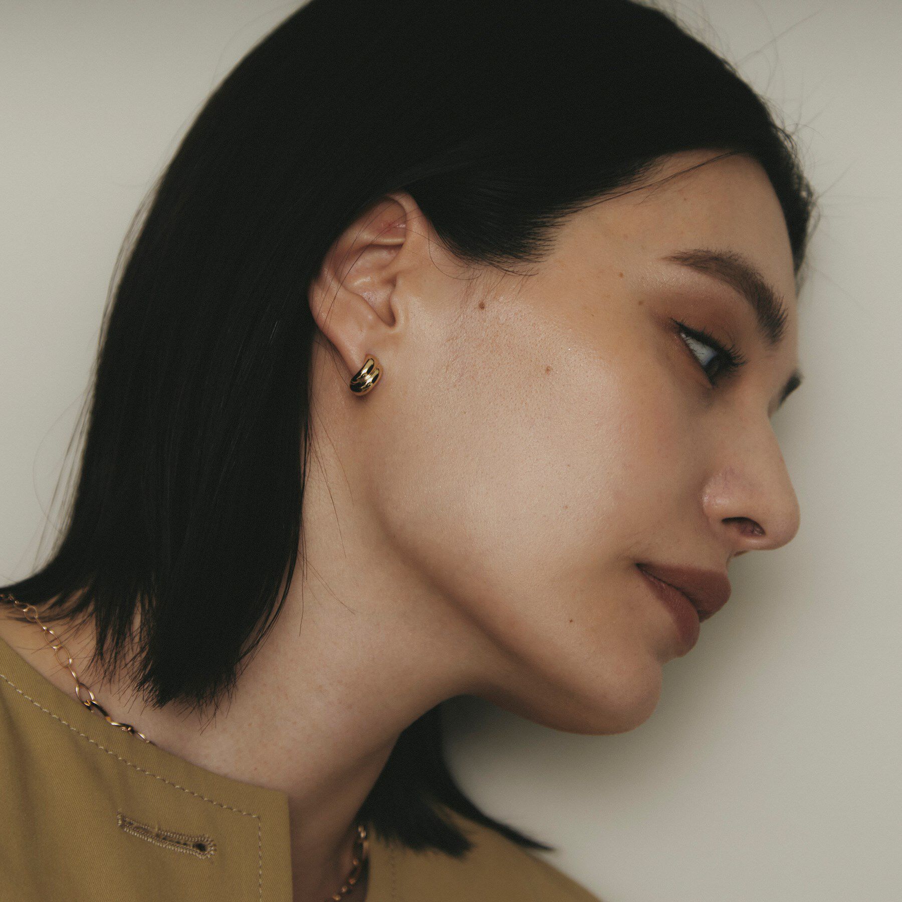 COCOSHNIK「K10プランプシフテッドフープ スタッドピアス」|ピアス|