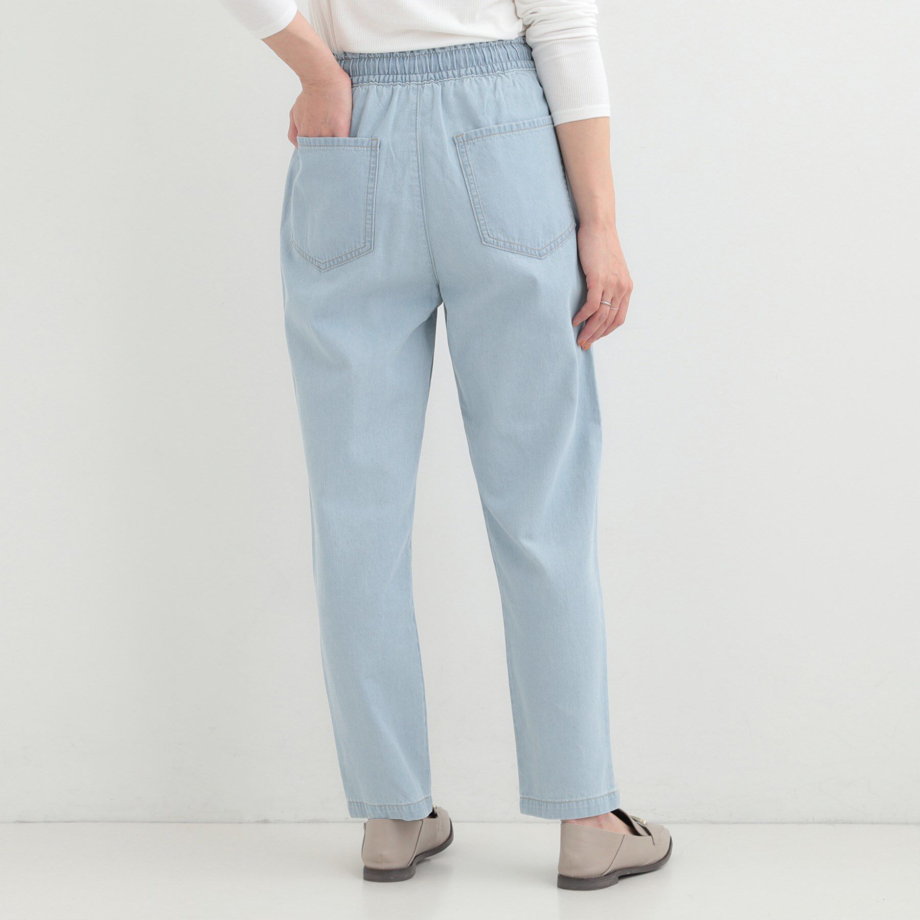 SHOO･LA･RUE「【ライトオンスデニム/S-LL】らくらく イージーデニムテーパードパンツ」|デニム|