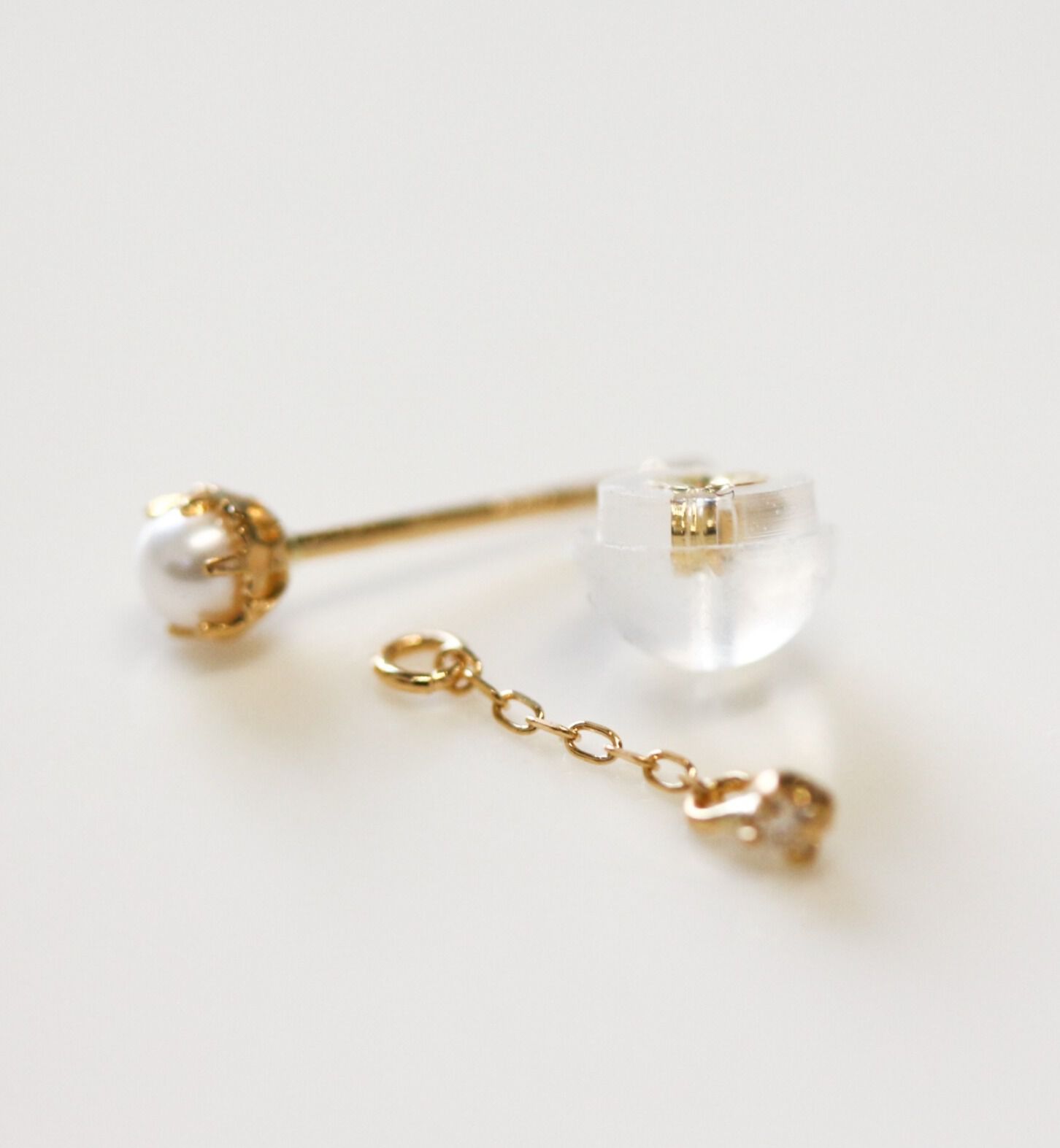  「ダイヤモンド / パール チャーム ピアス | K18」|ピアス|
