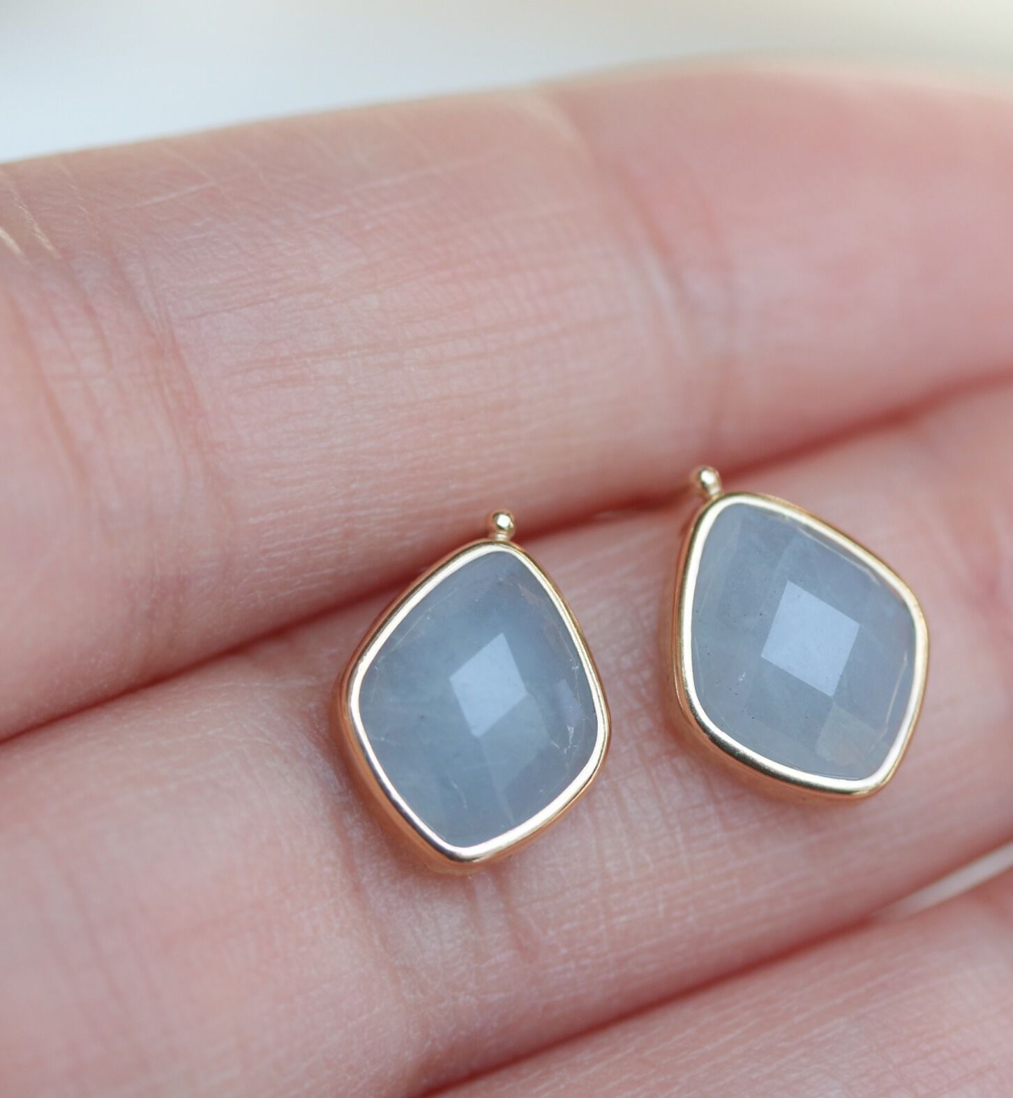  「カラーストーン ピアス | K10YG 〈ミルキーアクアマリン / ルチルクォーツ〉」|ピアス|