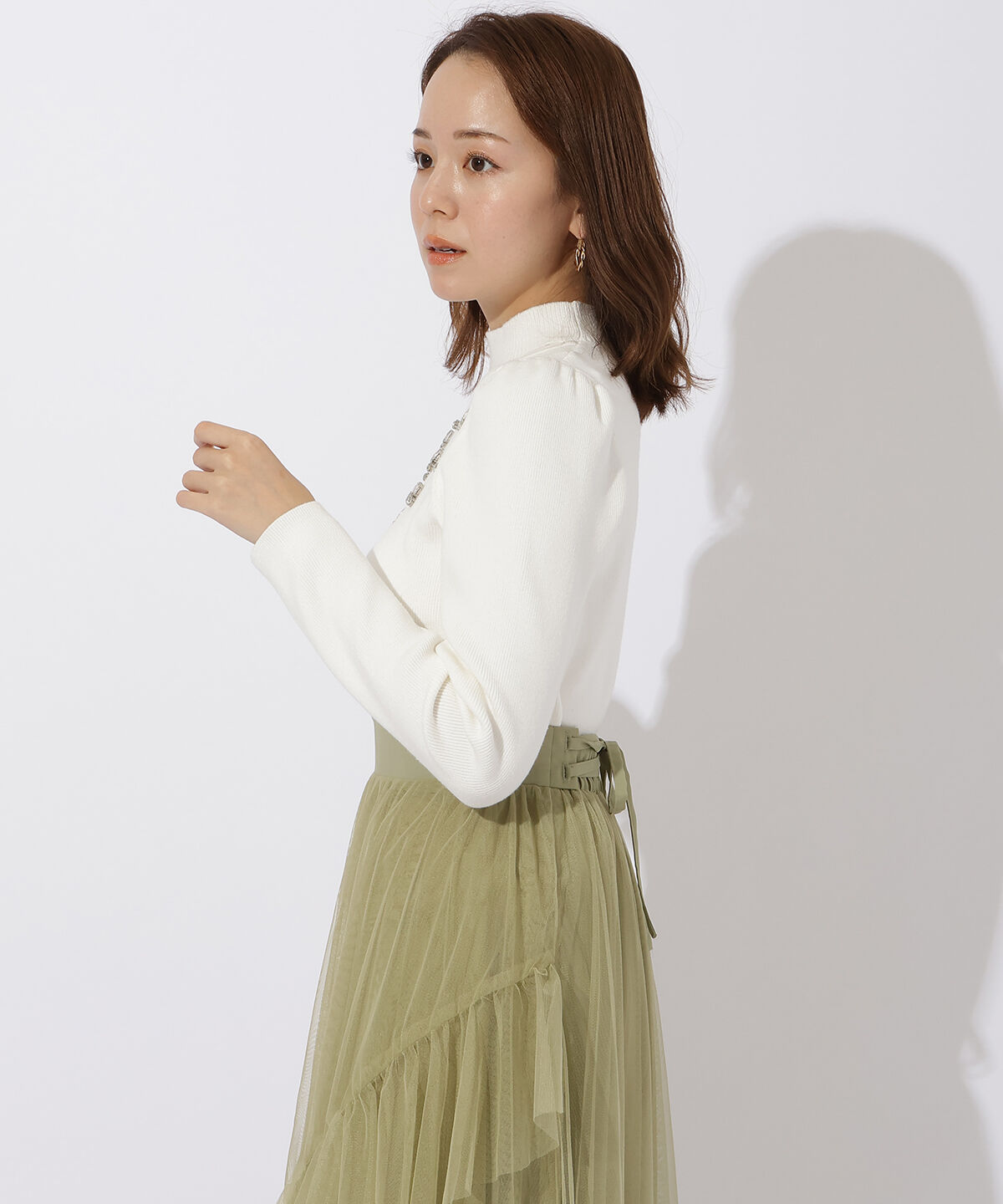 アンドクチュール「スリットハイネックビジューニットプルオーバー」|ニット・セーター|