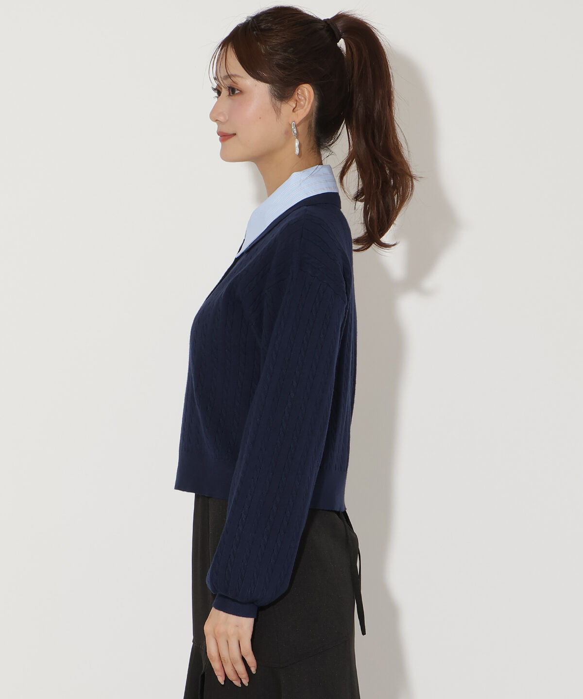 アンドクチュール「シャツ襟ケーブルニット」|ニット・セーター|