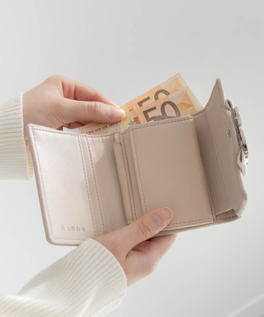  「ビジューパーツキルティング三つ折りウォレット」|財布|