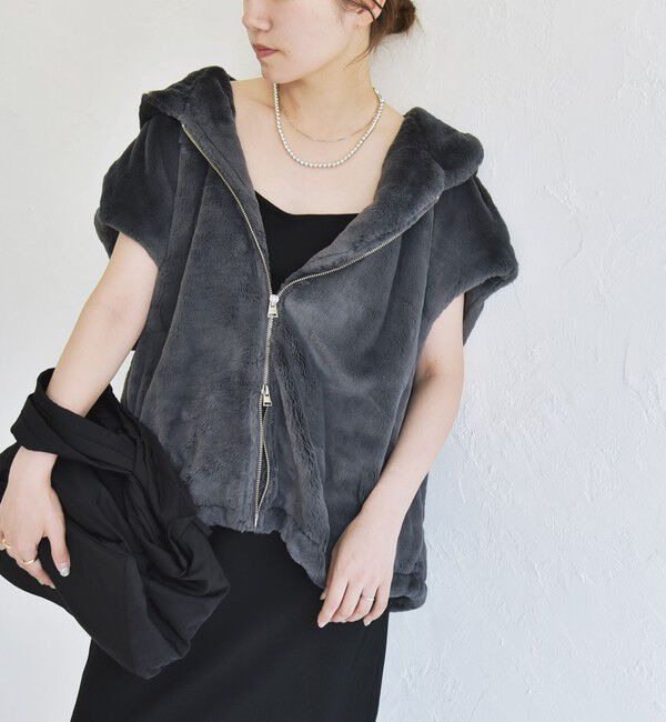 quaranciel「quaranciel: フーディー フェイクファー ドロスト ジップ ショート ベスト」|ダウンベスト・ベスト|グレー