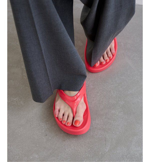 U by SPICK&SPAN「《追加》OOFOS/ ウーフォス O Omega」|サンダル|