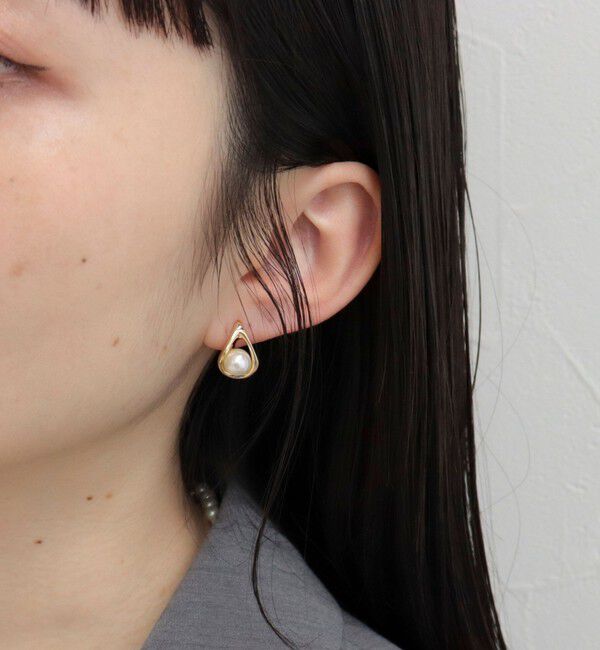 fredy emue「センターパールドロップピアス」|ピアス|ゴールド