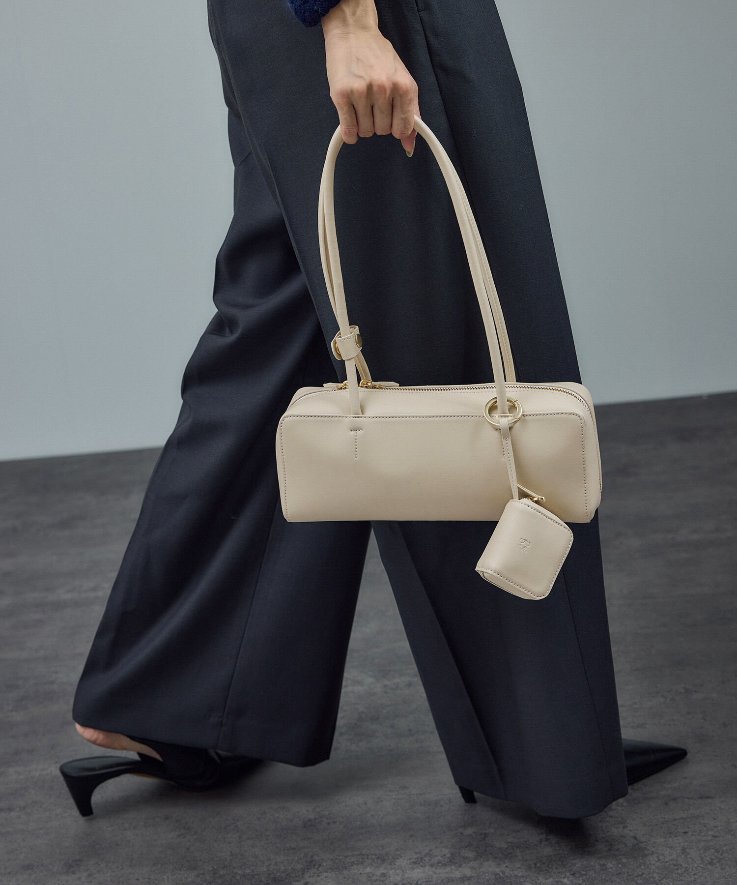 SALON adam et rope'「スプリットレザーワイドバッグ」|ショルダー・メッセンジャー|オフホワイト(15)