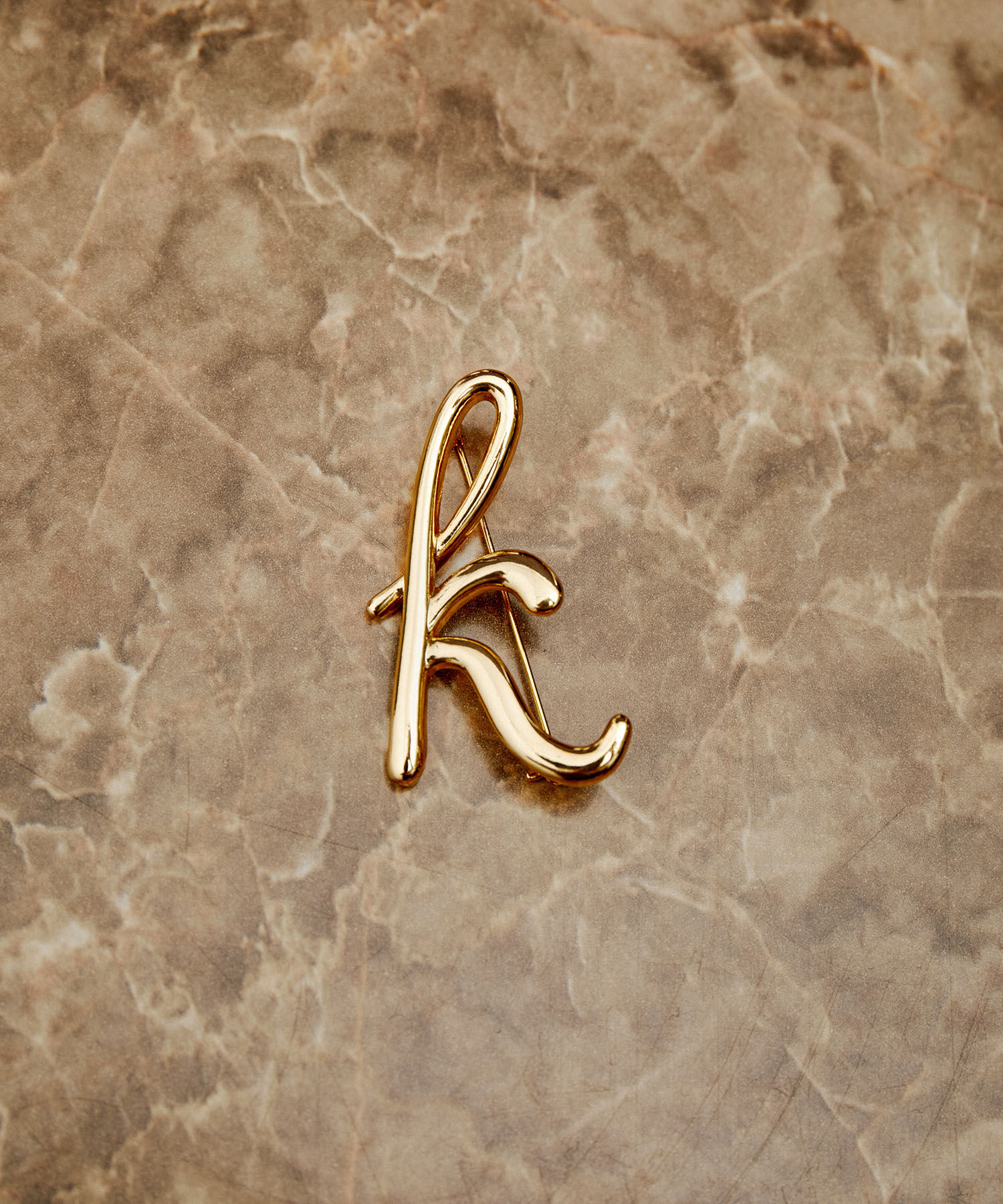 ADAM ET ROPE'「イニシャルブローチ」|ブローチ・コサージュ|ホワイト系(11)