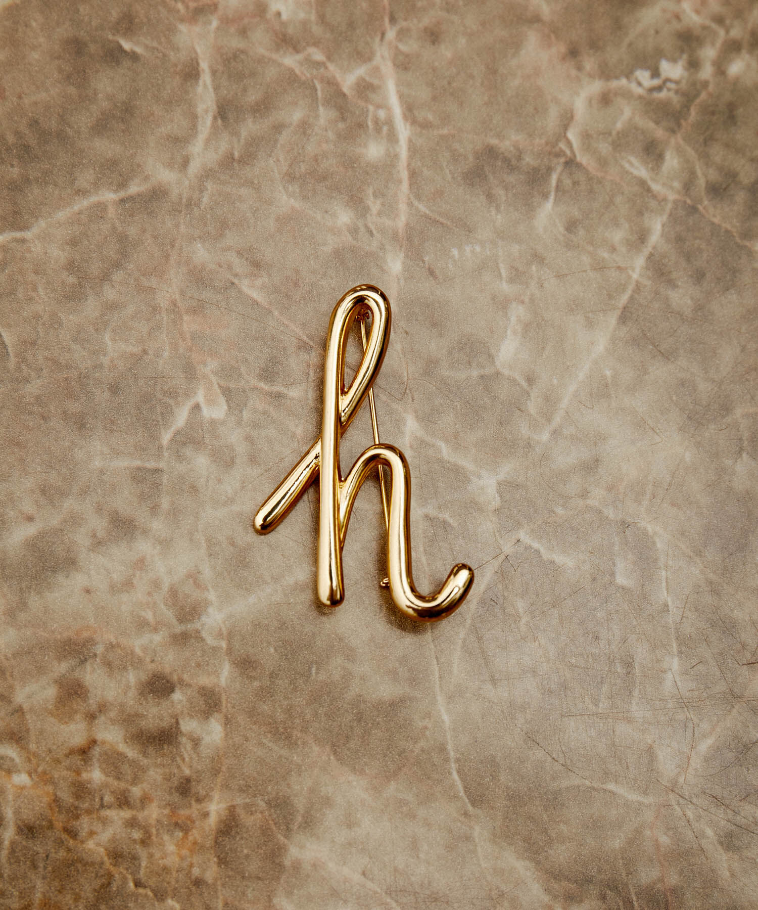 ADAM ET ROPE'「イニシャルブローチ」|ブローチ・コサージュ|