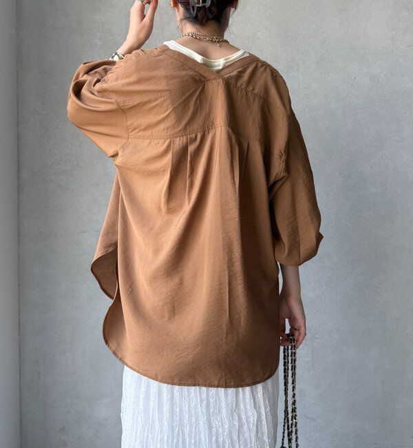  「【新色追加】GOLDボタンVVシャツ」|シャツ・ブラウス|