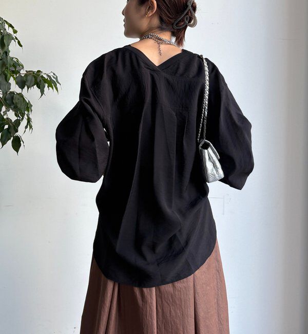  「【新色追加】GOLDボタンVVシャツ」|シャツ・ブラウス|