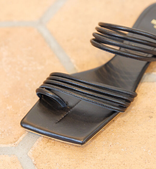 Rouge vif「【HENRI EN VARGO／ヘンリエンヴァーゴ】スクエアトゥフラットサンダル」|サンダル|