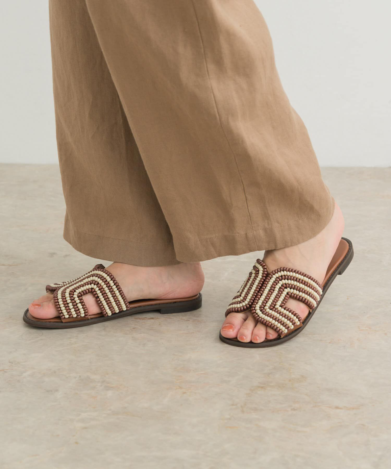 URBAN RESEARCH DOORS「ビーズサンダル」|サンダル|ブラウン