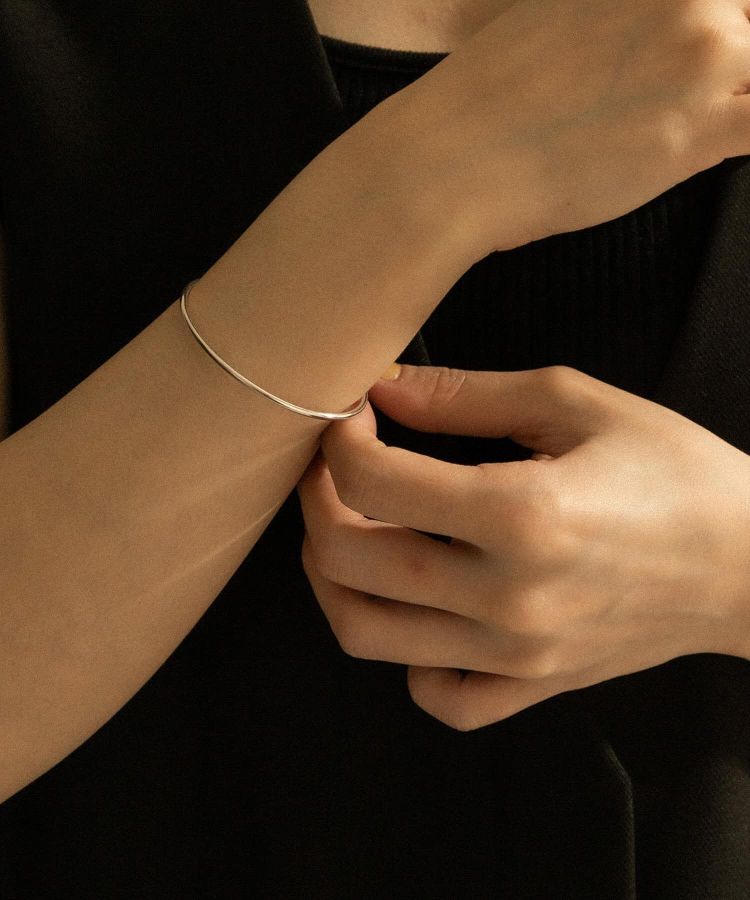 SMELLY「SMELLY so&rsquo;　narrow line bangle」|ブレスレット・バングル|