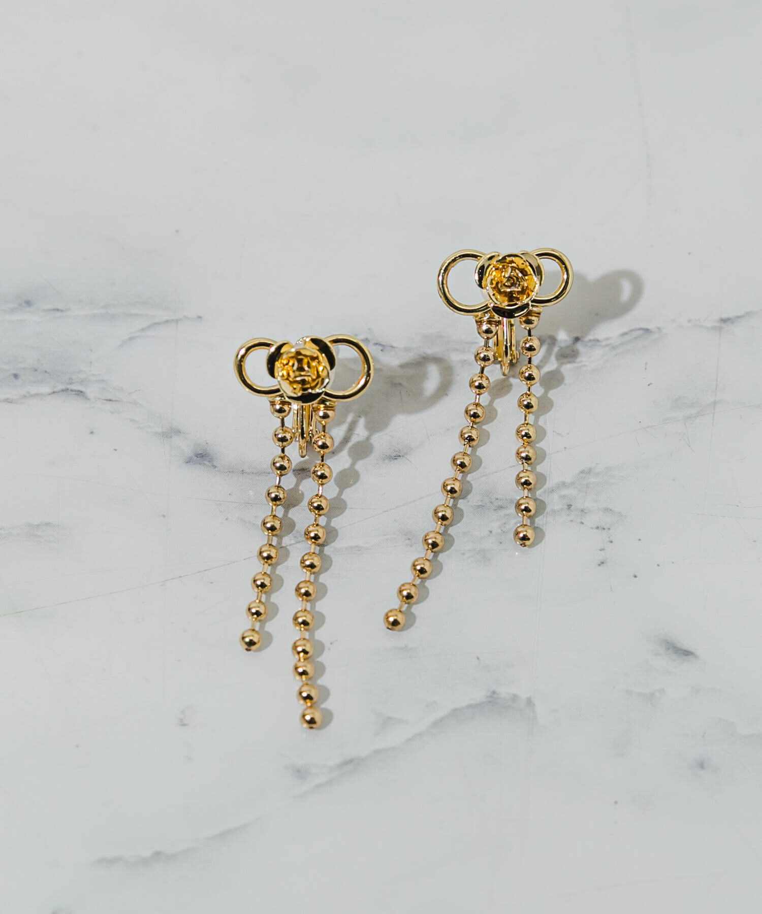 SMELLY「ローズリボンボールチェーンイヤリング」|イヤリング|ゴールド