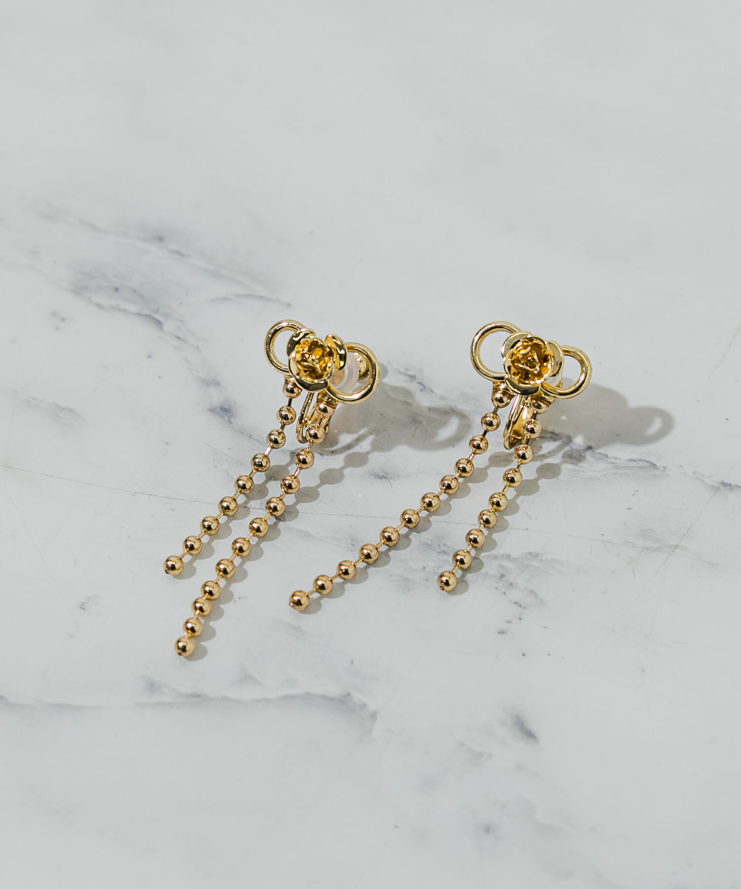 SMELLY「ローズリボンボールチェーンイヤリング」|イヤリング|