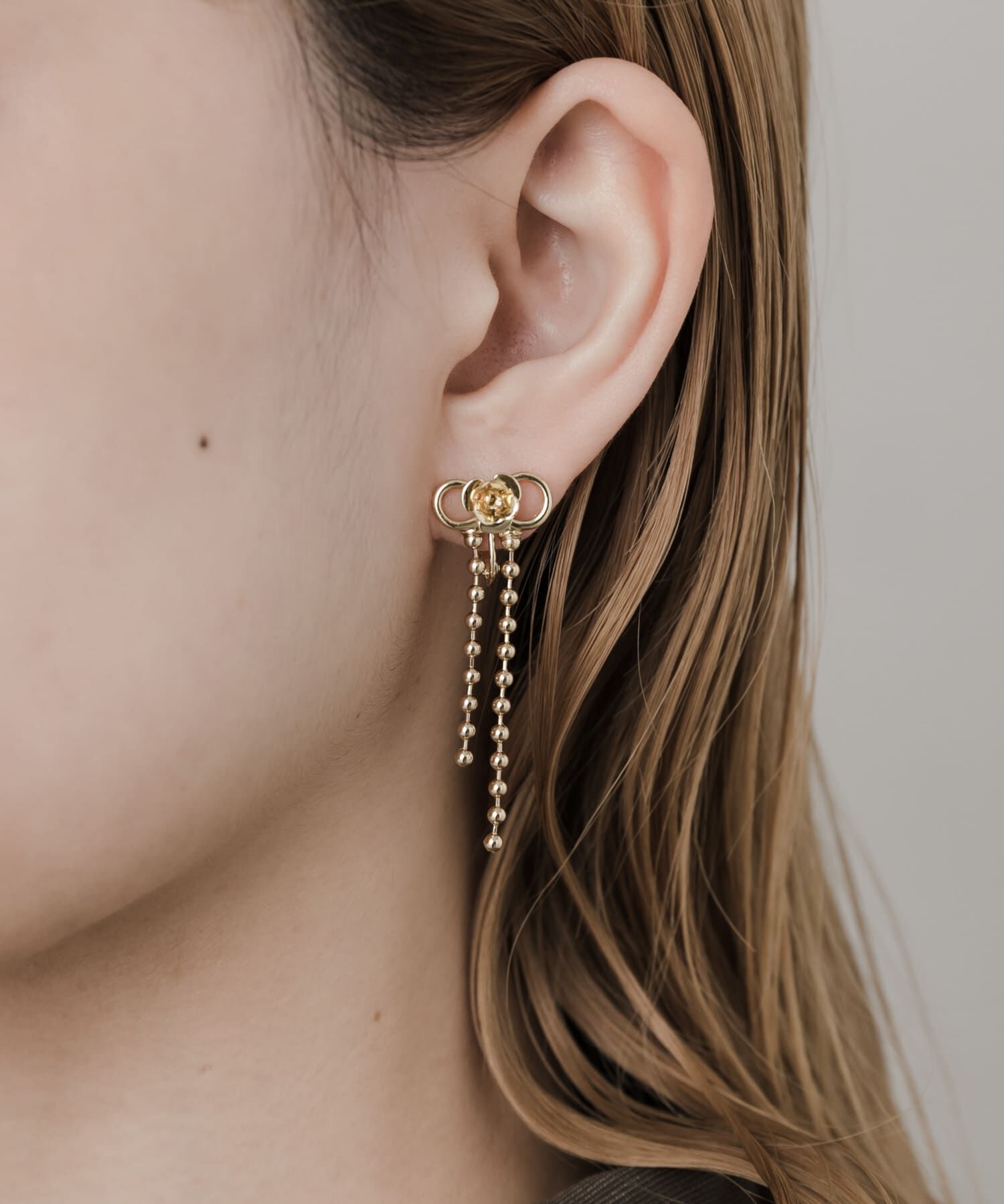 SMELLY「ローズリボンボールチェーンイヤリング」|イヤリング|