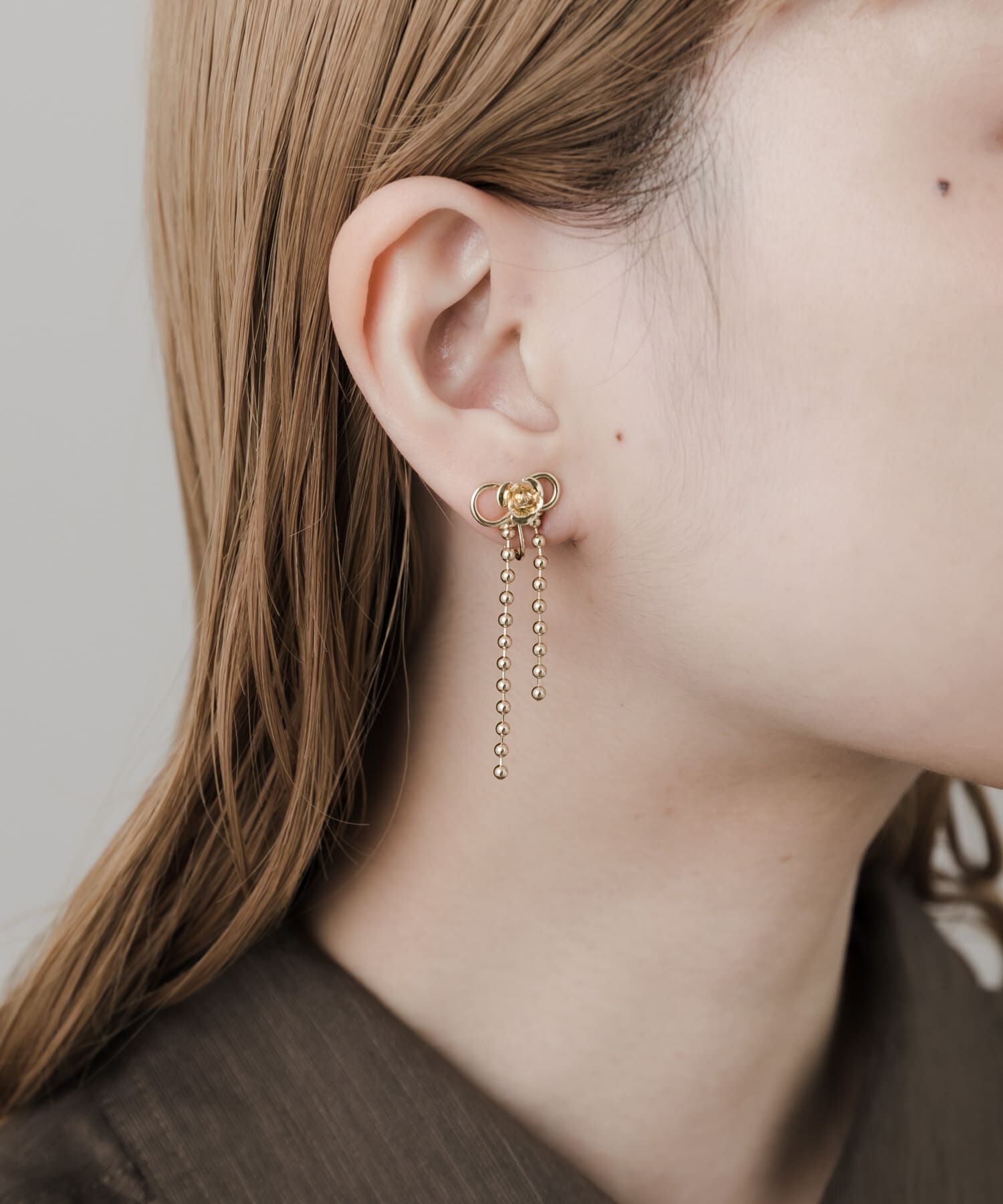 SMELLY「ローズリボンボールチェーンイヤリング」|イヤリング|