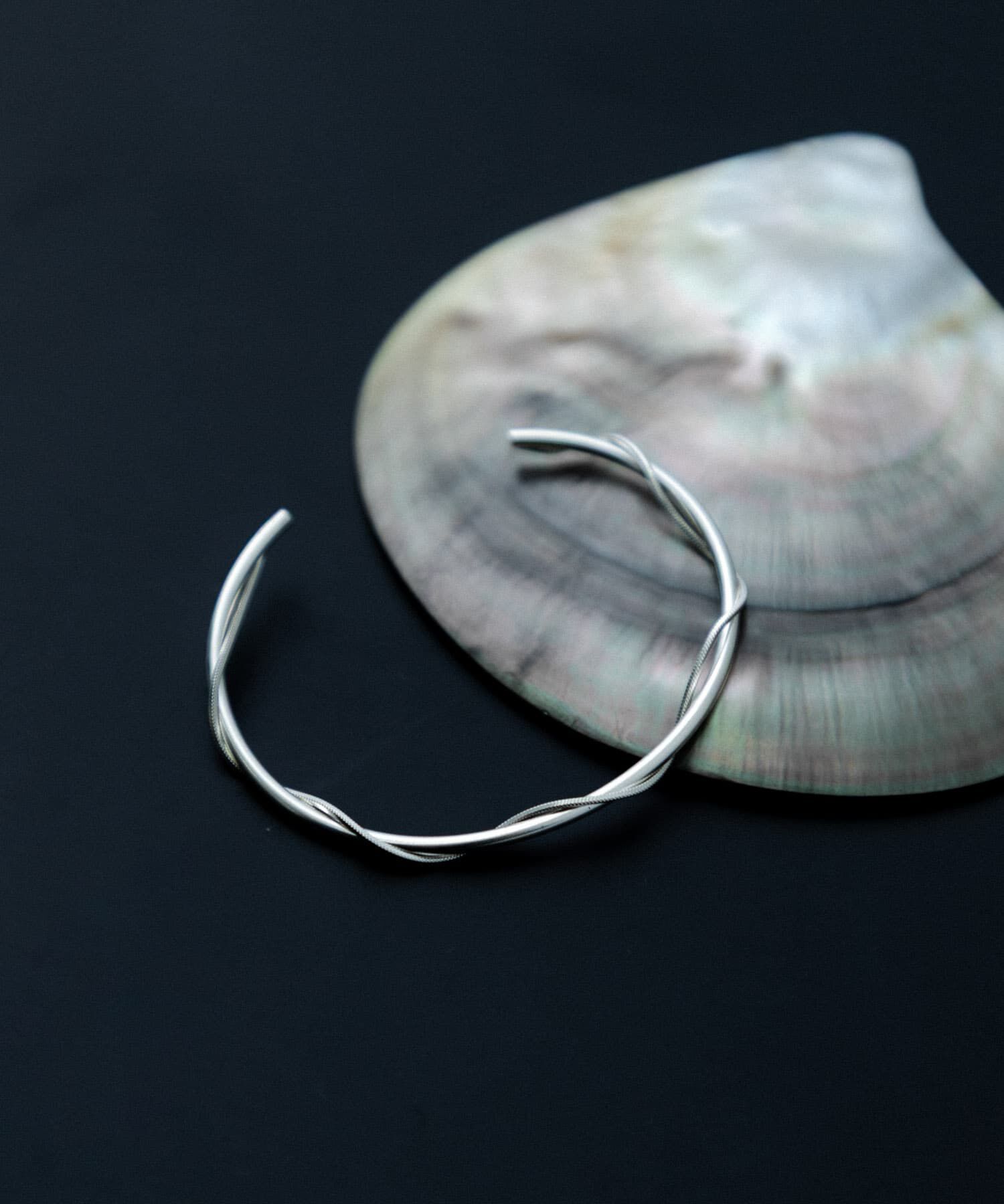 SMELLY「SMELLY so&rsquo;　twist chain bangle」|ブレスレット・バングル|シルバー