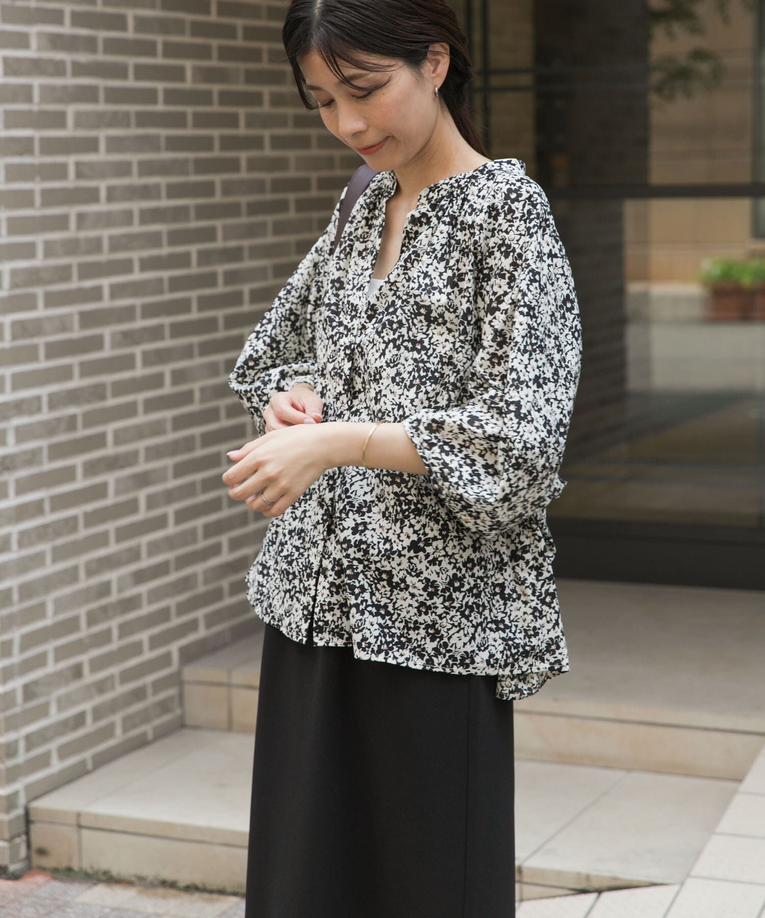 URBAN RESEARCH DOORS「フラワープリントドルマンブラウス」|シャツ・ブラウス|