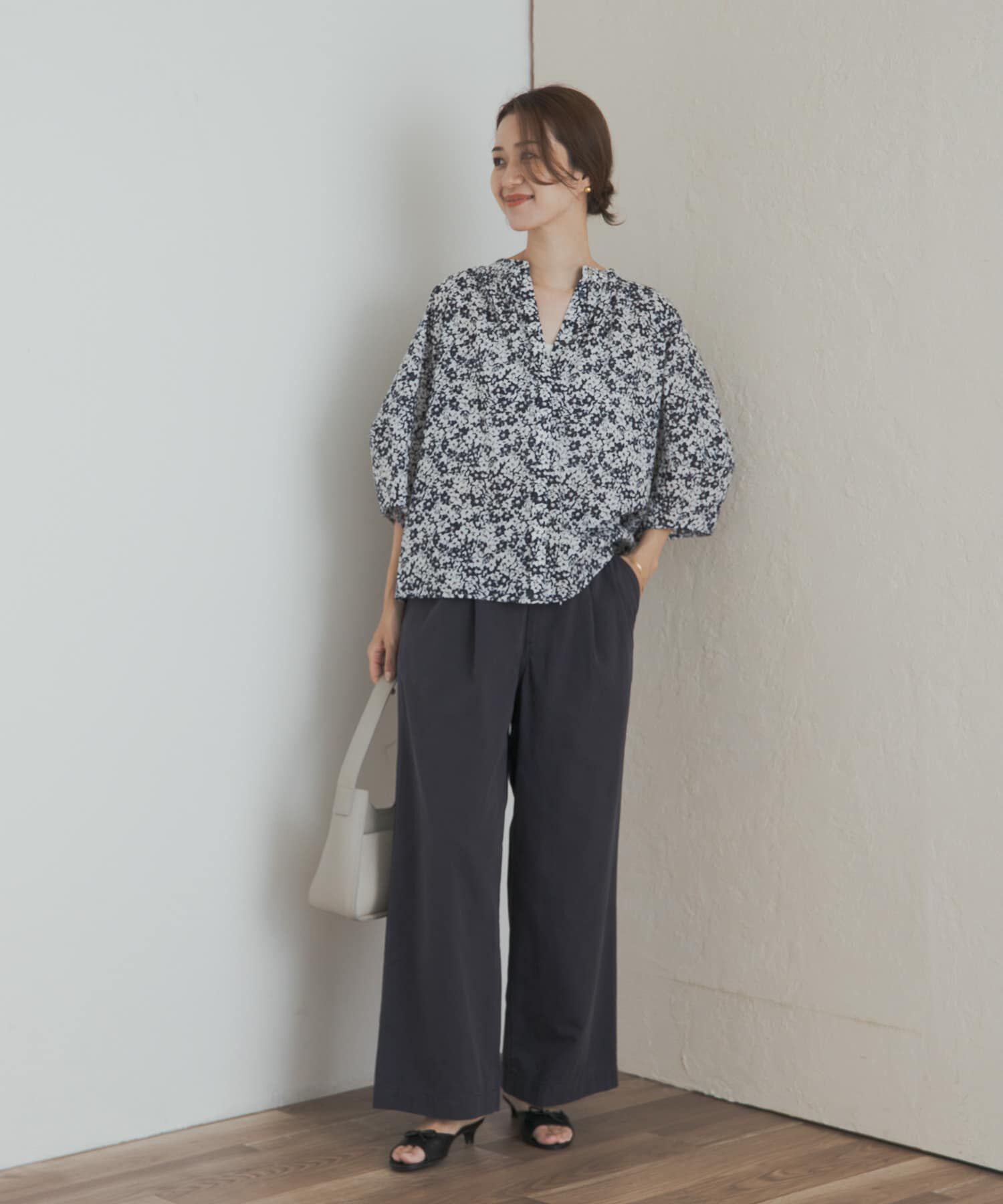 URBAN RESEARCH DOORS「フラワープリントドルマンブラウス」|シャツ・ブラウス|