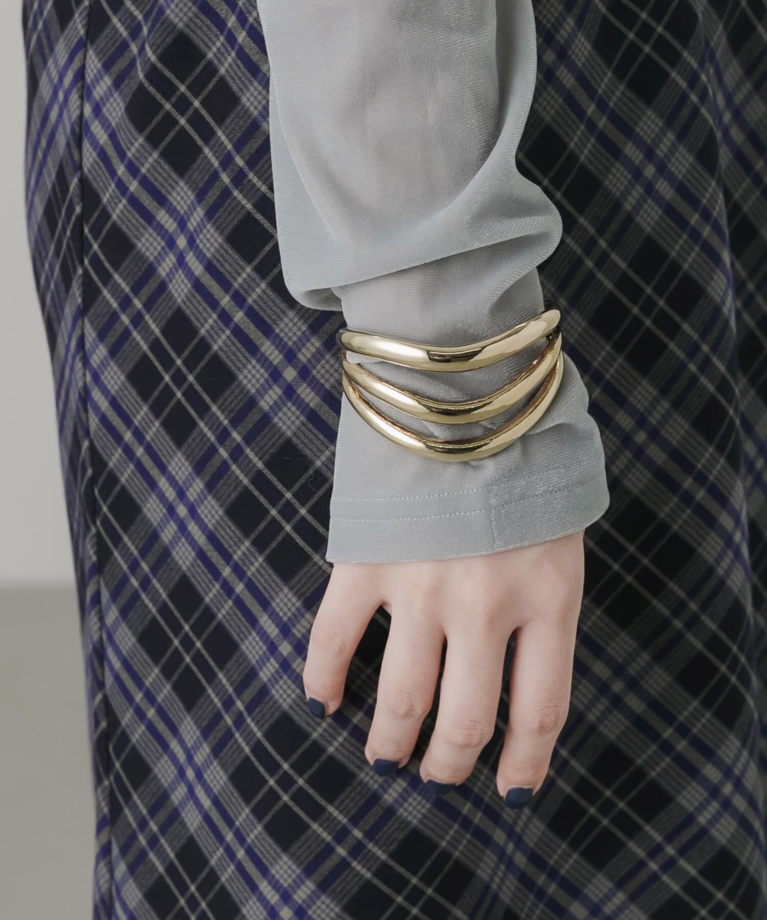 SMELLY「ウェーブラインワイドメタルバングル」|ブレスレット・バングル|