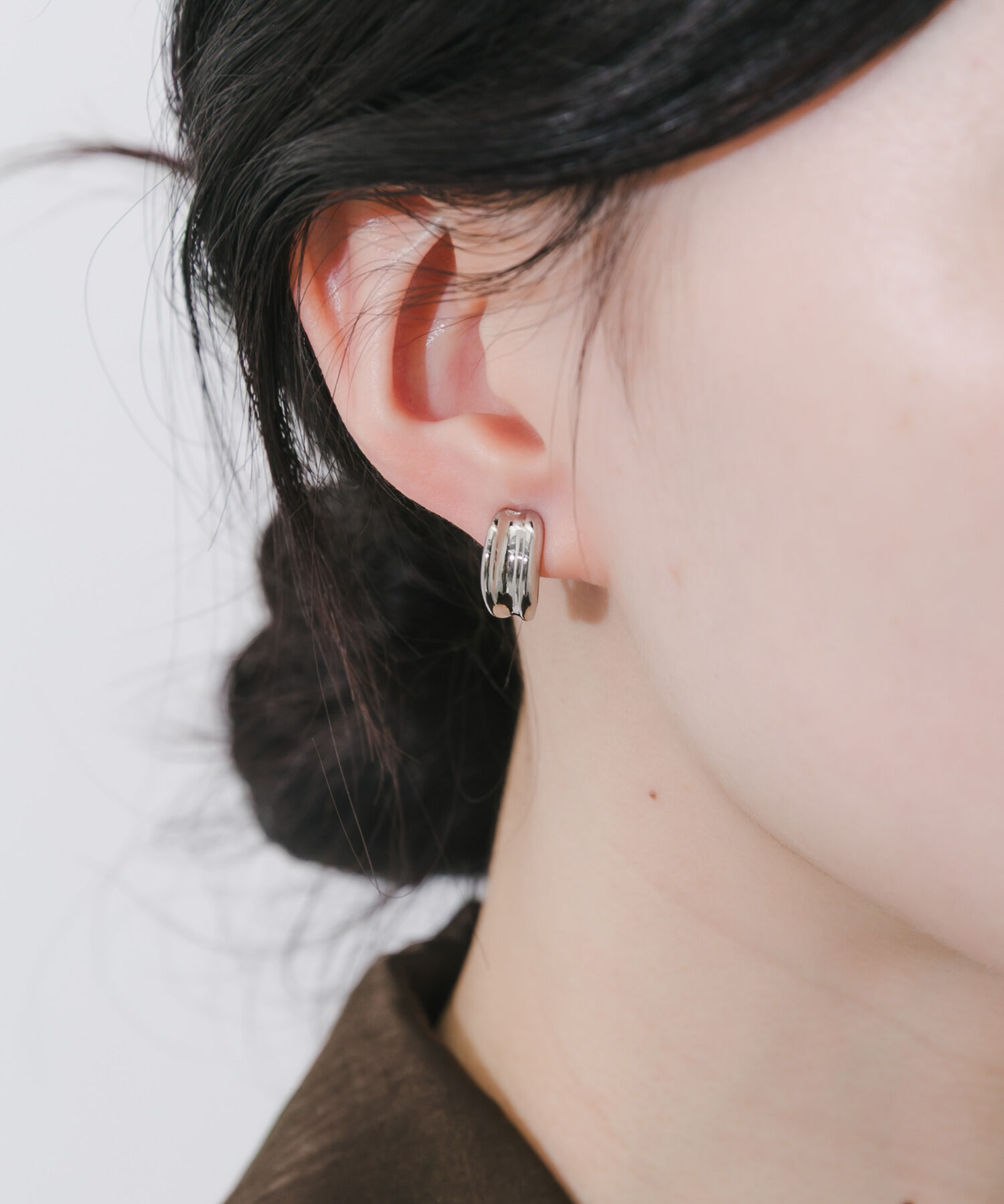 SMELLY「メタルカーブラインイヤリング」|イヤリング|