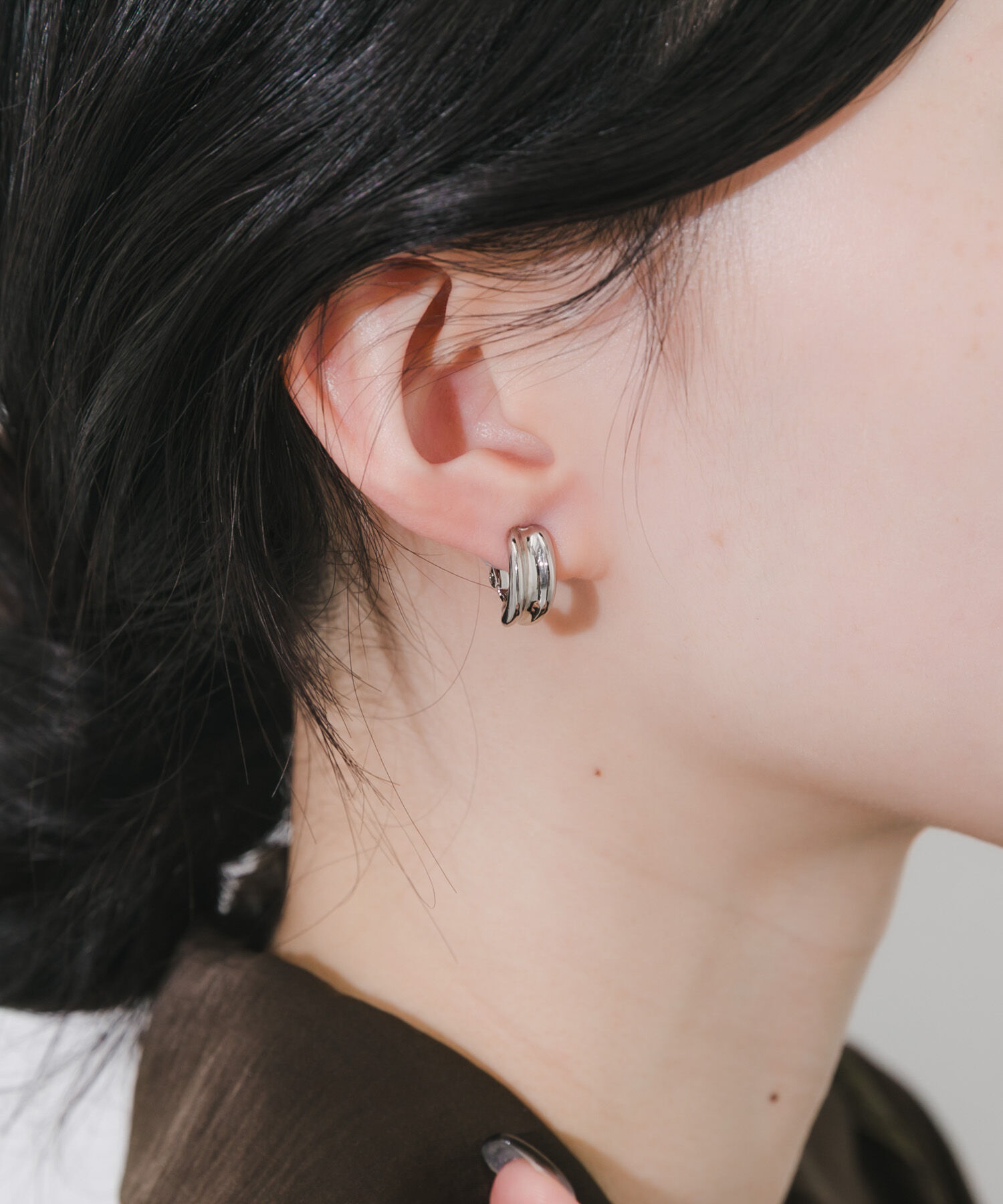 SMELLY「メタルカーブラインイヤリング」|イヤリング|