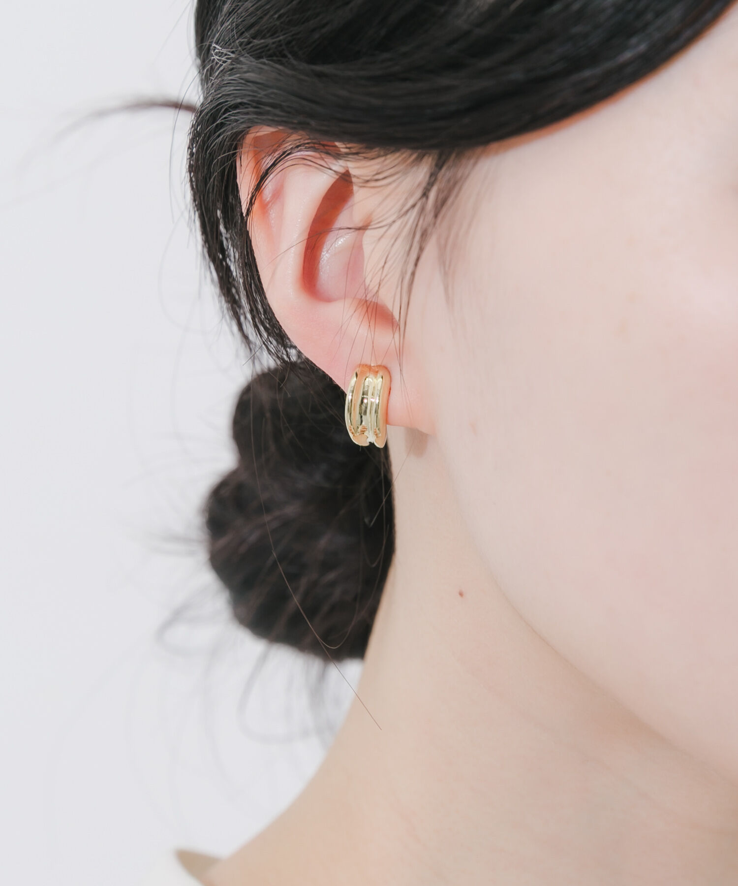 SMELLY「メタルカーブラインイヤリング」|イヤリング|