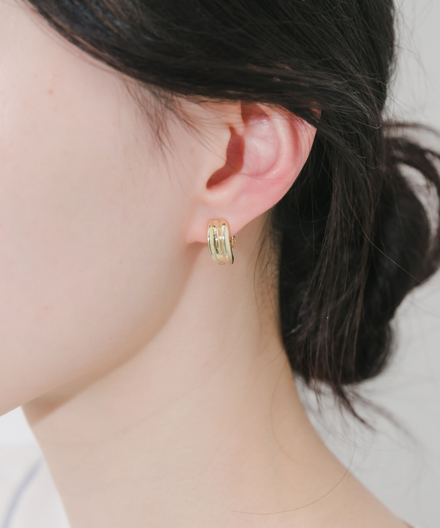 SMELLY「メタルカーブラインイヤリング」|イヤリング|