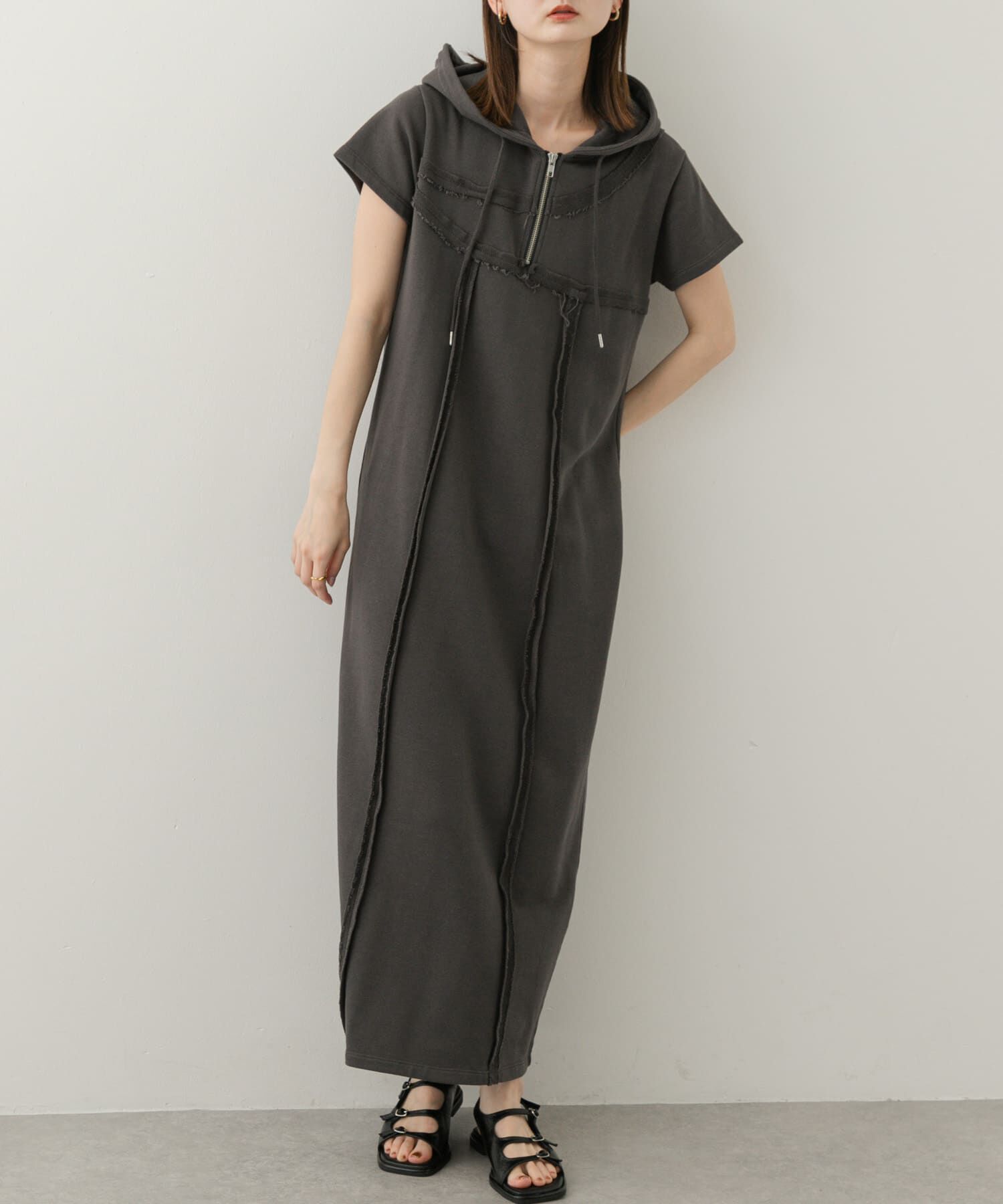 SENSE OF PLACE by URBAN RESEARCH「フーディージップワンピース」|ワンピース|チャコールグレー