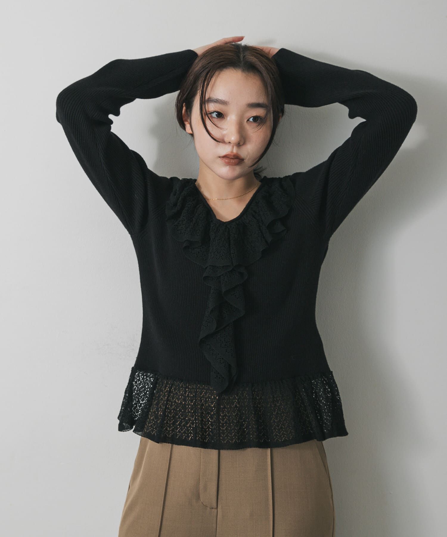 SENSE OF PLACE by URBAN RESEARCH「『洗濯可』フリルレースフレアスリーブニット」|ニット・セーター|ブラック