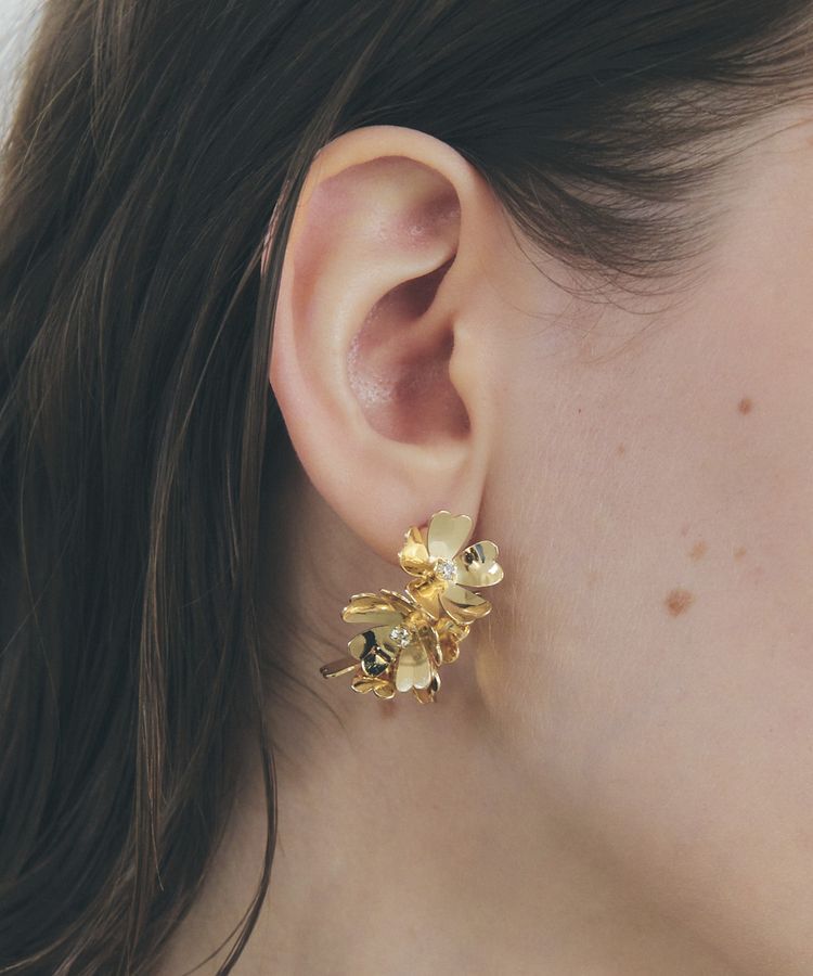 YECCA VECCA「メタルフラワーピアス」|ピアス|Gold