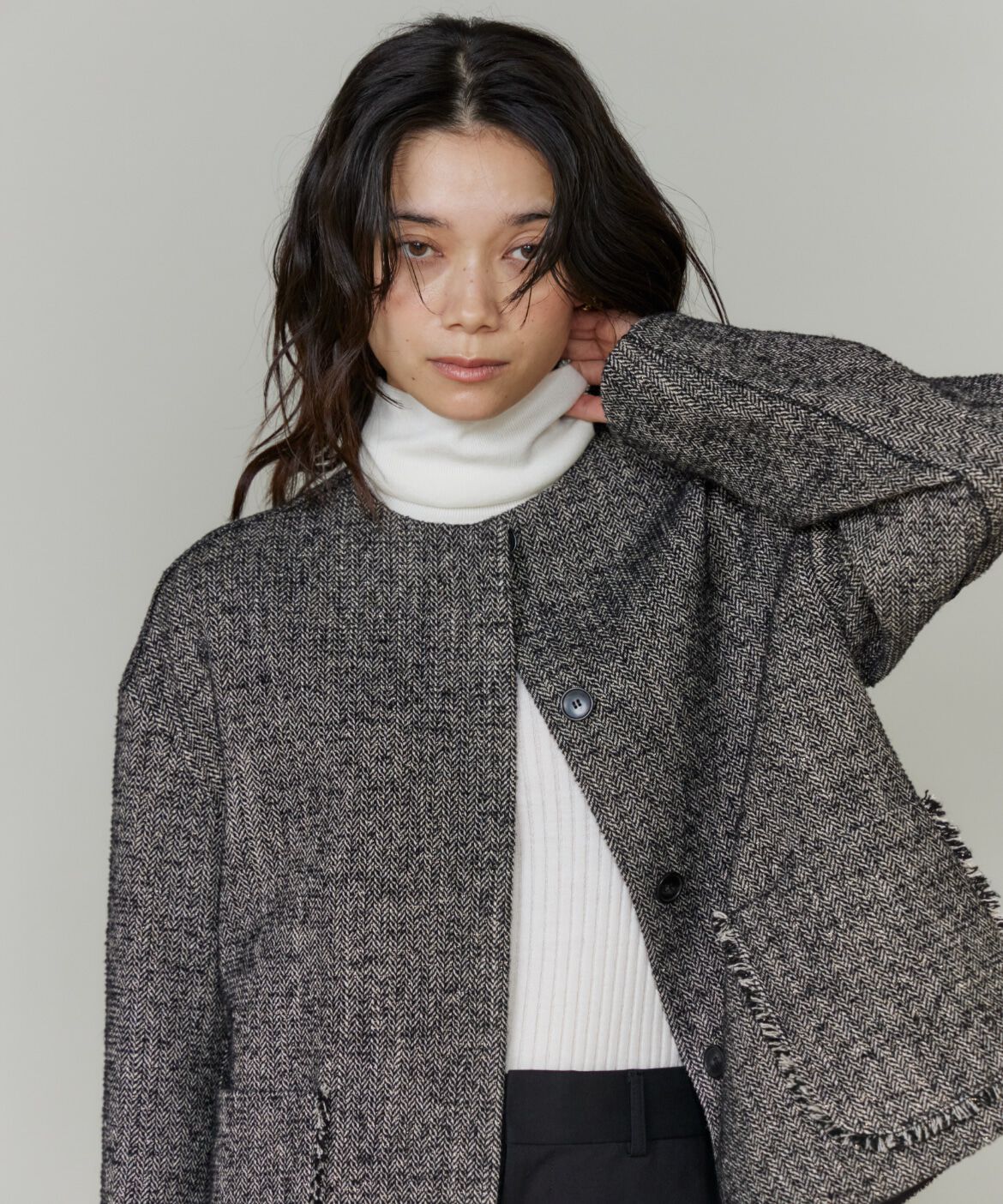 INED「《大きいサイズ》ヘリンボーン柄ノーカラーショートコート」|ピーコート|