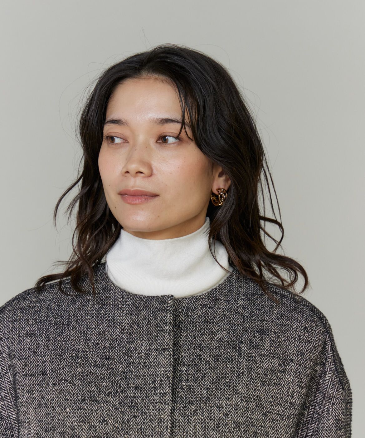 INED「《大きいサイズ》ヘリンボーン柄ノーカラーショートコート」|ピーコート|