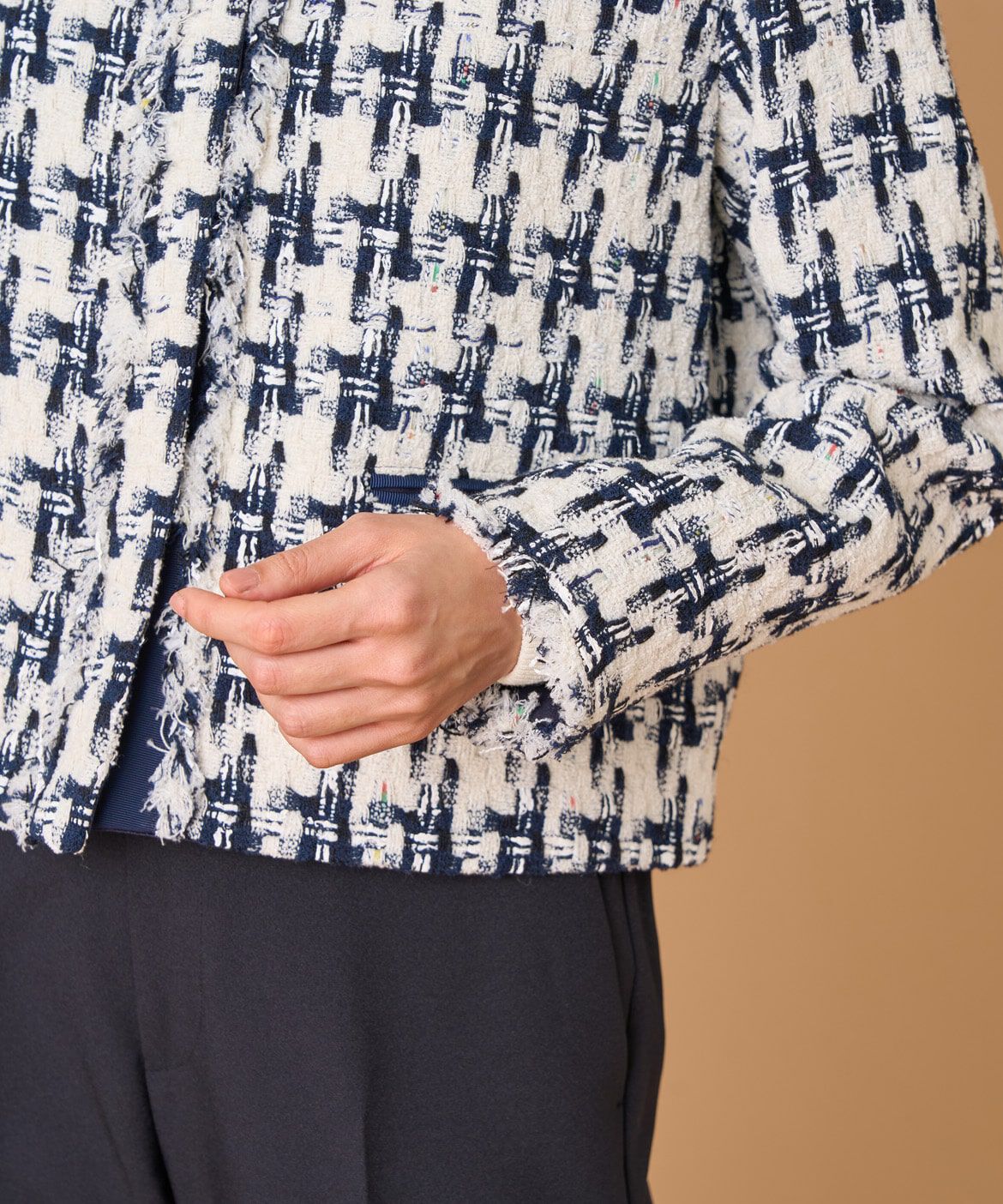 INED「ツイードフリンジジャケット《LINTON》」|ノーカラージャケット|