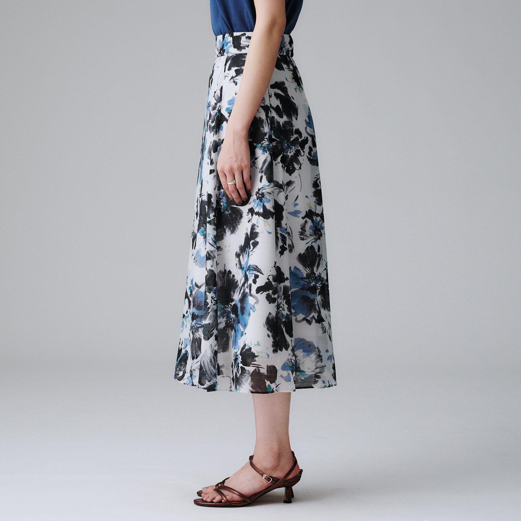 UNTITLED「【シアー/後ろウエストゴム/花柄】ペイントフラワースカート」|スカート|